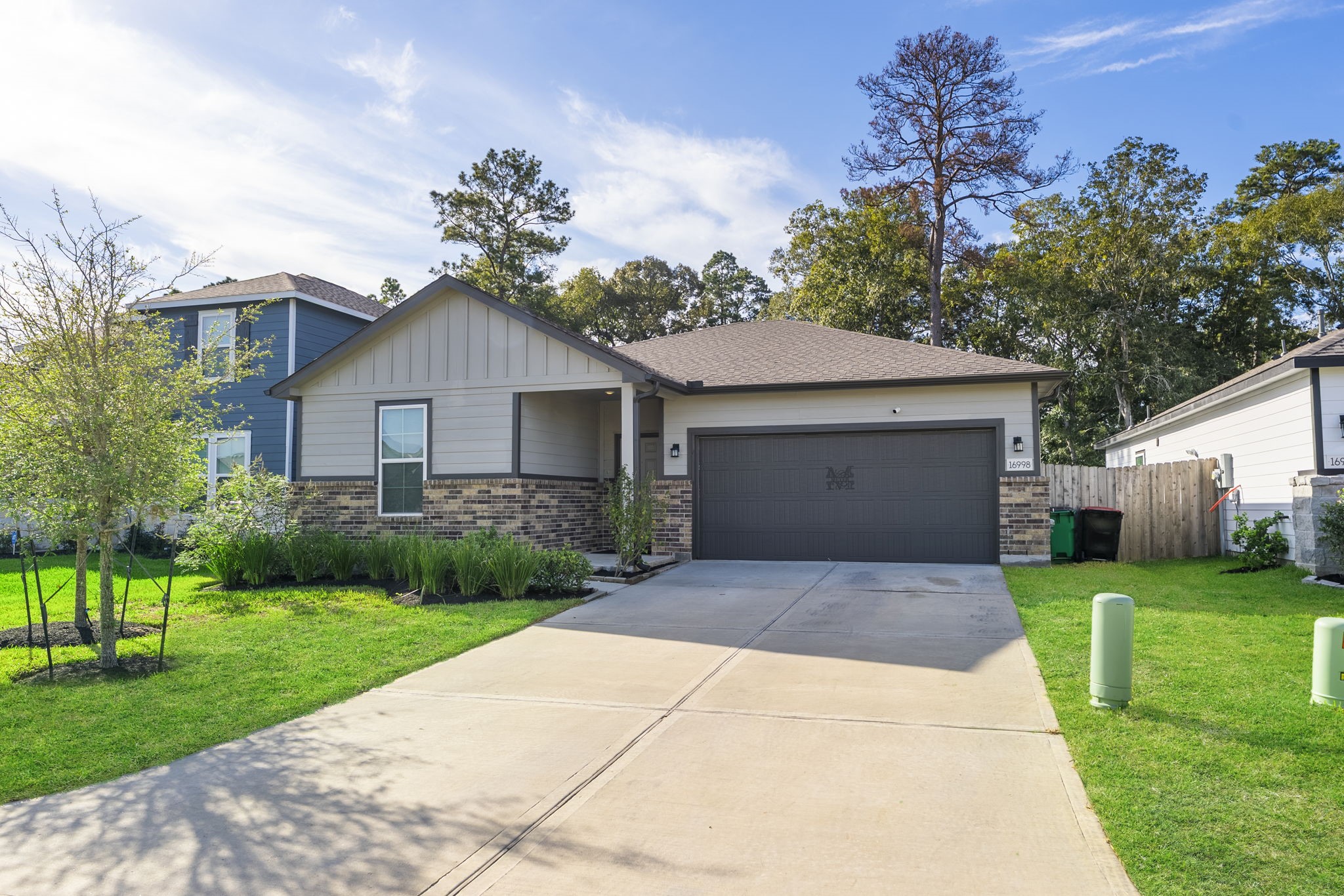 Welcome home to 16998 Hazelnut Drive! Welcome home to 16998 Hazelnut Drive!