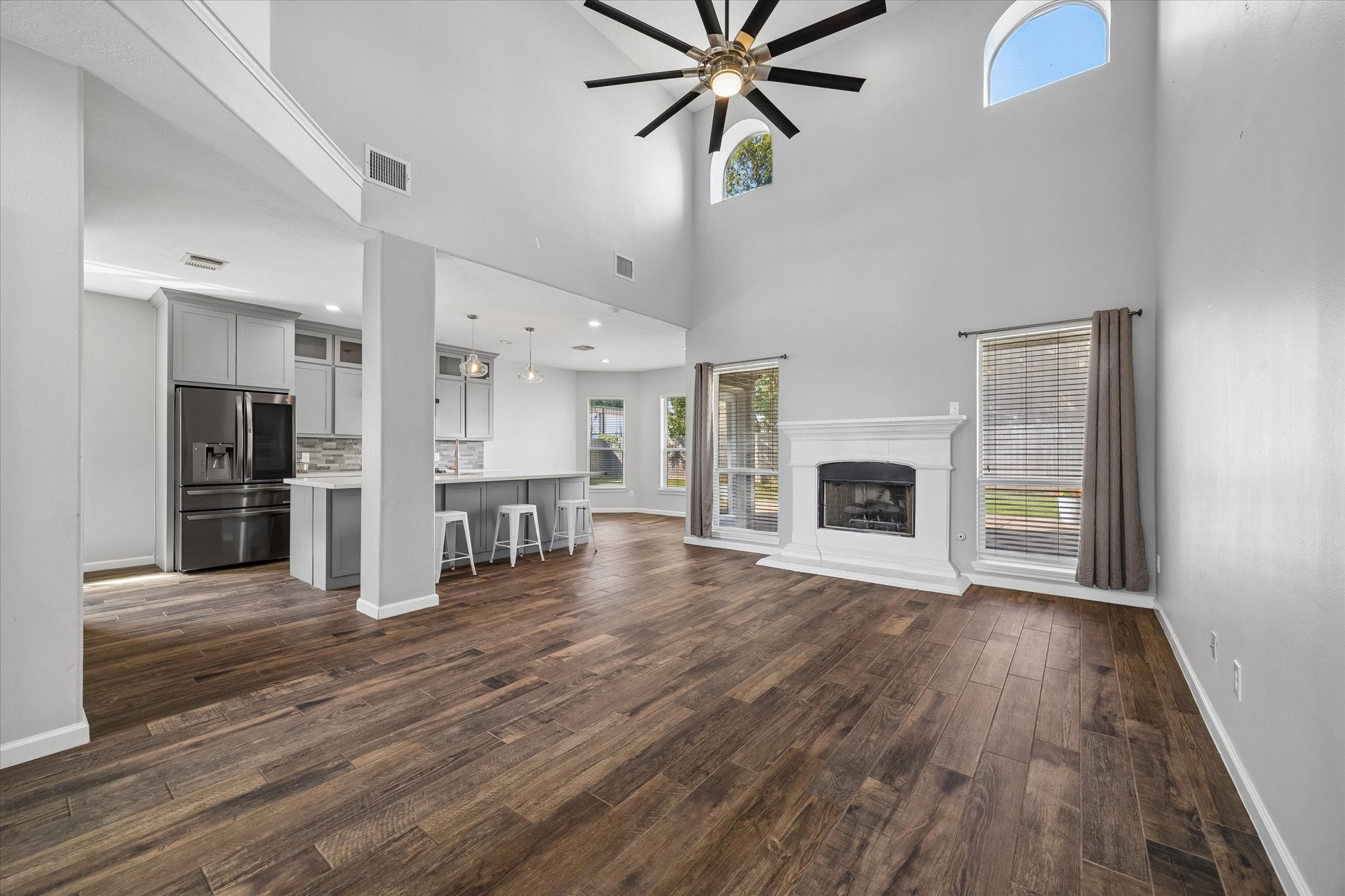 OPEN Concept Living makes it easy to gather with friends and family. Enjoy views of your huge patio and backyard through the all the windows in the living room and breakfast area.