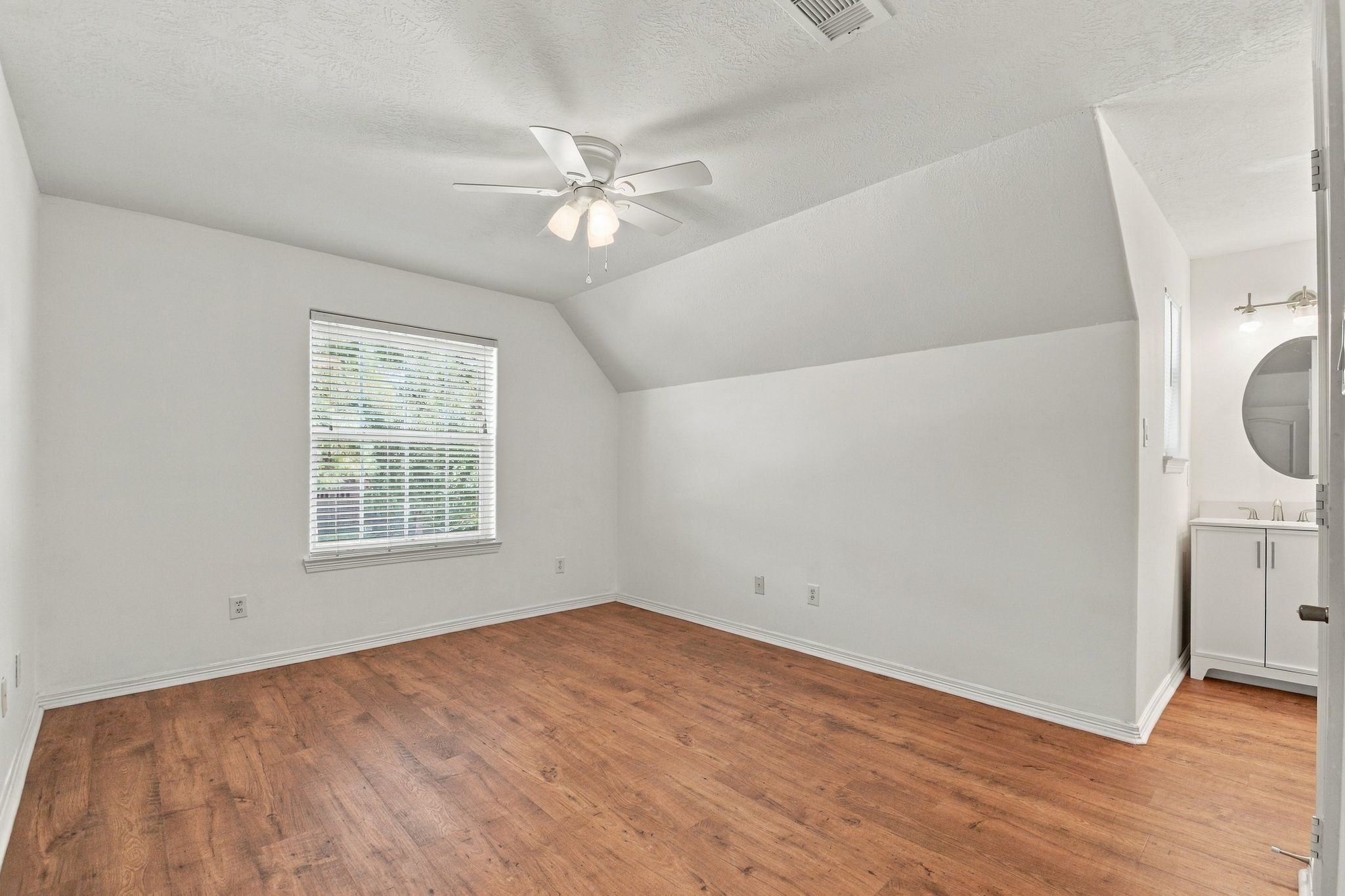 9323 Hudson Bend Circle, Houston, TX 77095