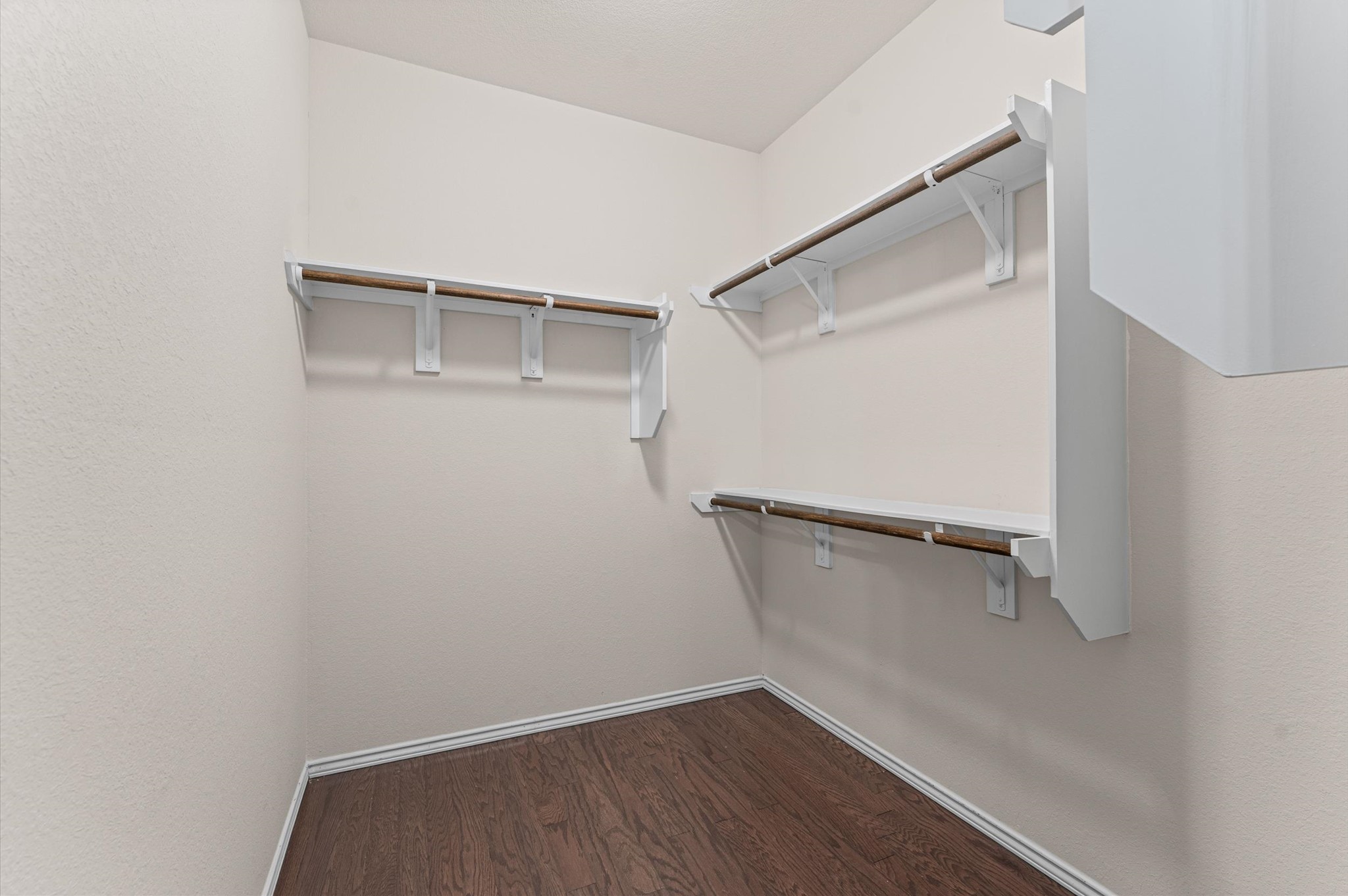 Pairing a commodious double vanity layout with a huge walk-in closet transforms your master suite into a seamless, high-end dressing room experience.