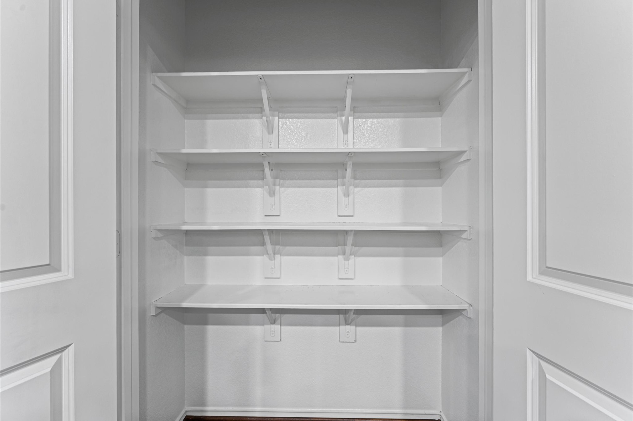Plenty more storage with this shelved pantry.