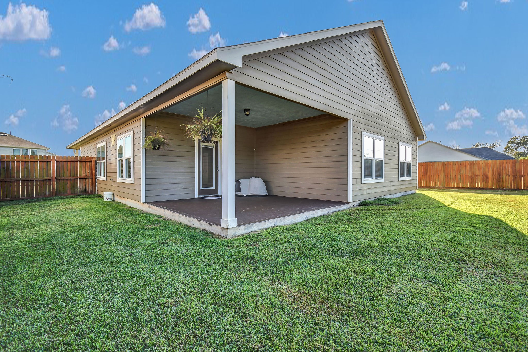 406 Wellshire Drive, West Columbia, TX 77486