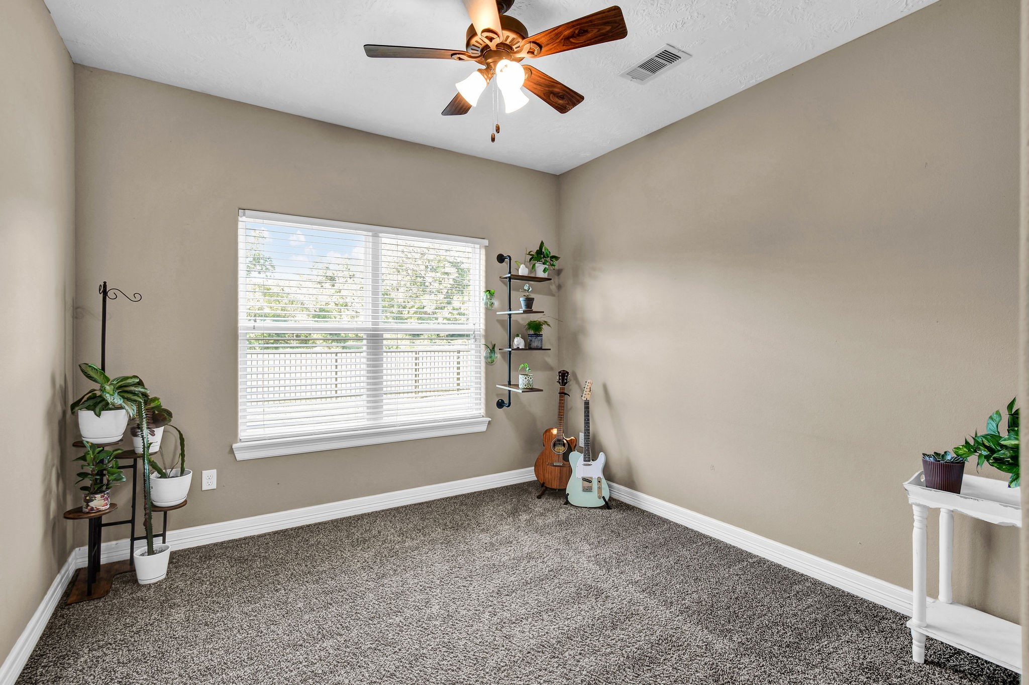 406 Wellshire Drive, West Columbia, TX 77486