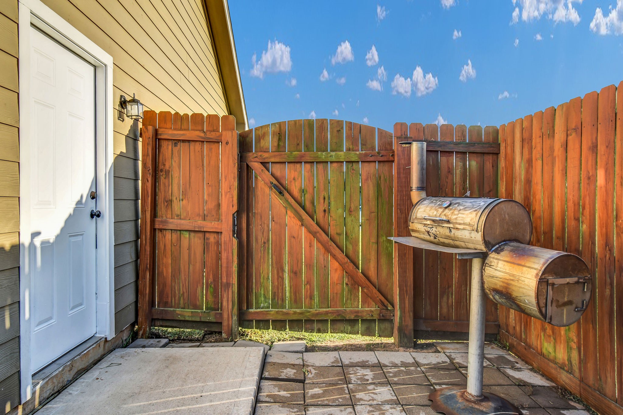 406 Wellshire Drive, West Columbia, TX 77486