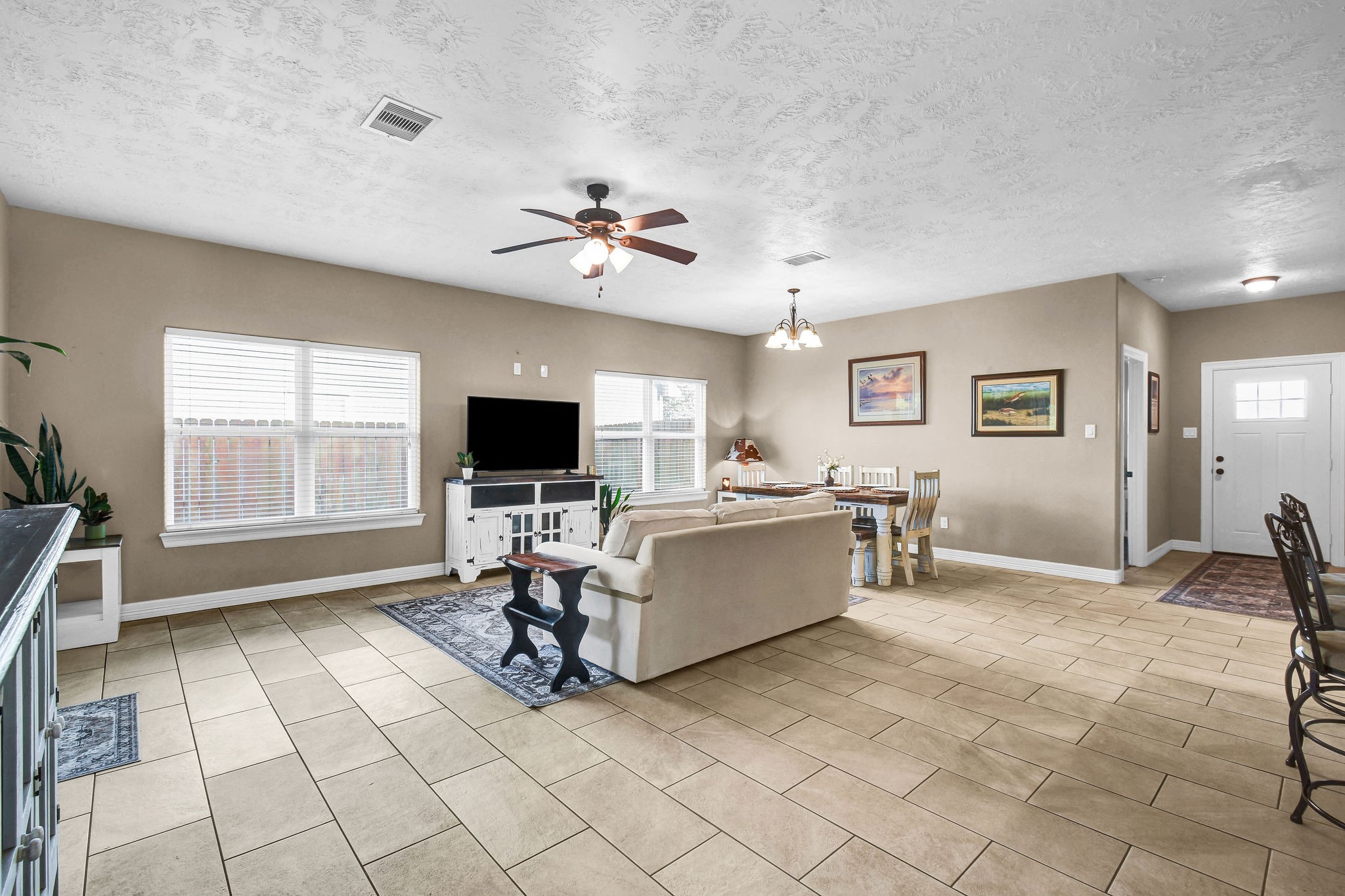 406 Wellshire Drive, West Columbia, TX 77486