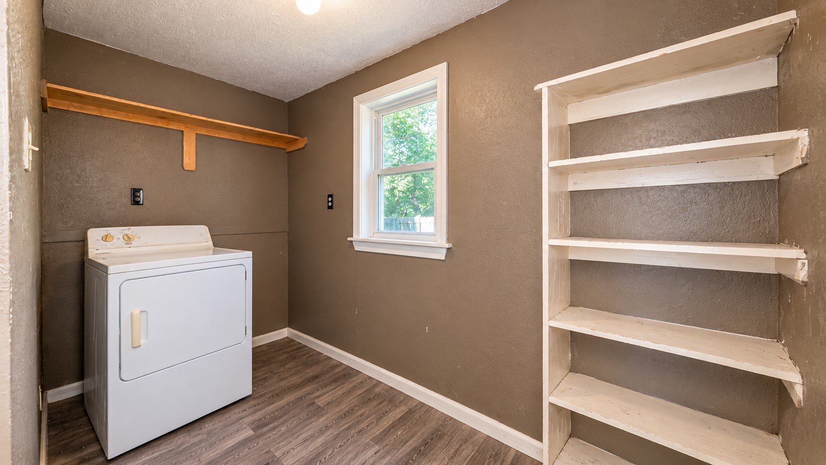 925 Lakin Avenue, Pasadena, TX 77506