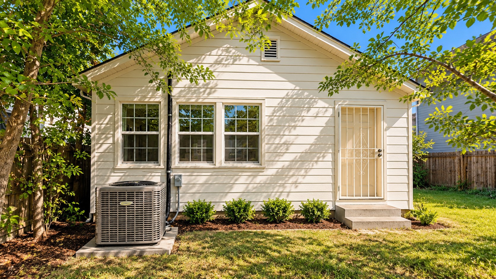 925 Lakin Avenue, Pasadena, TX 77506