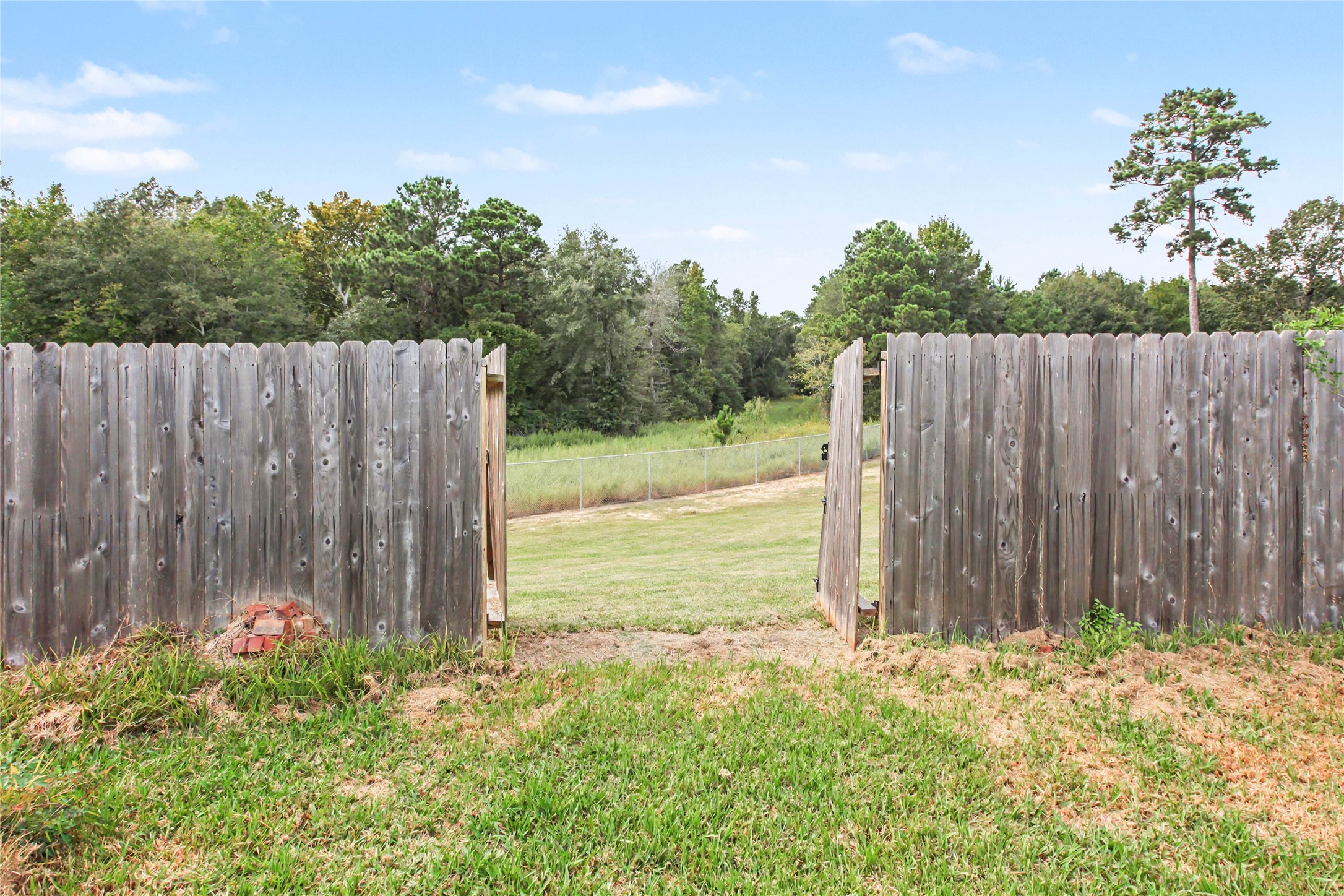 2043 Briar Grove Drive, Conroe, TX 77301