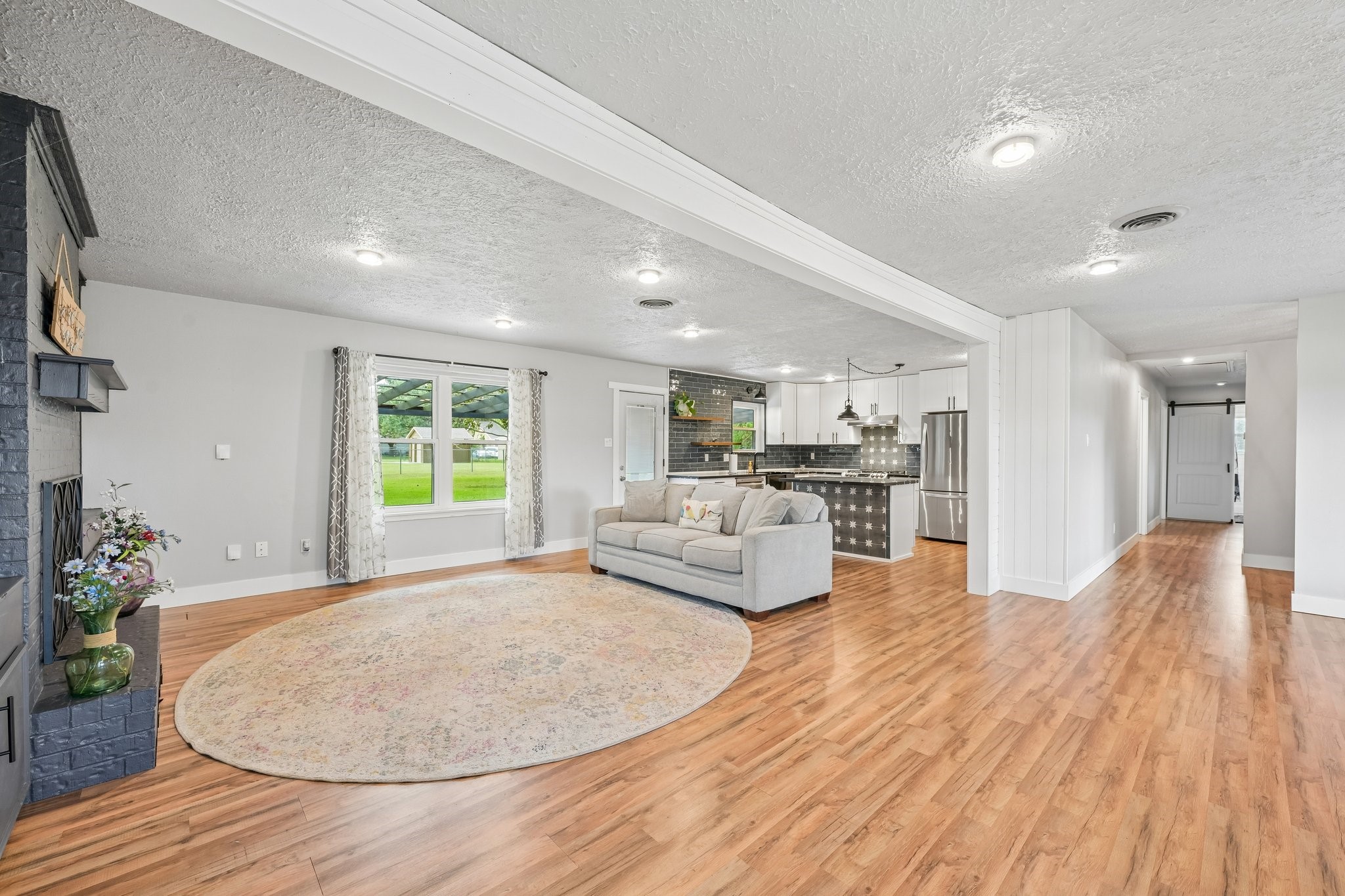 Open and airy. Can fit large furniture.
