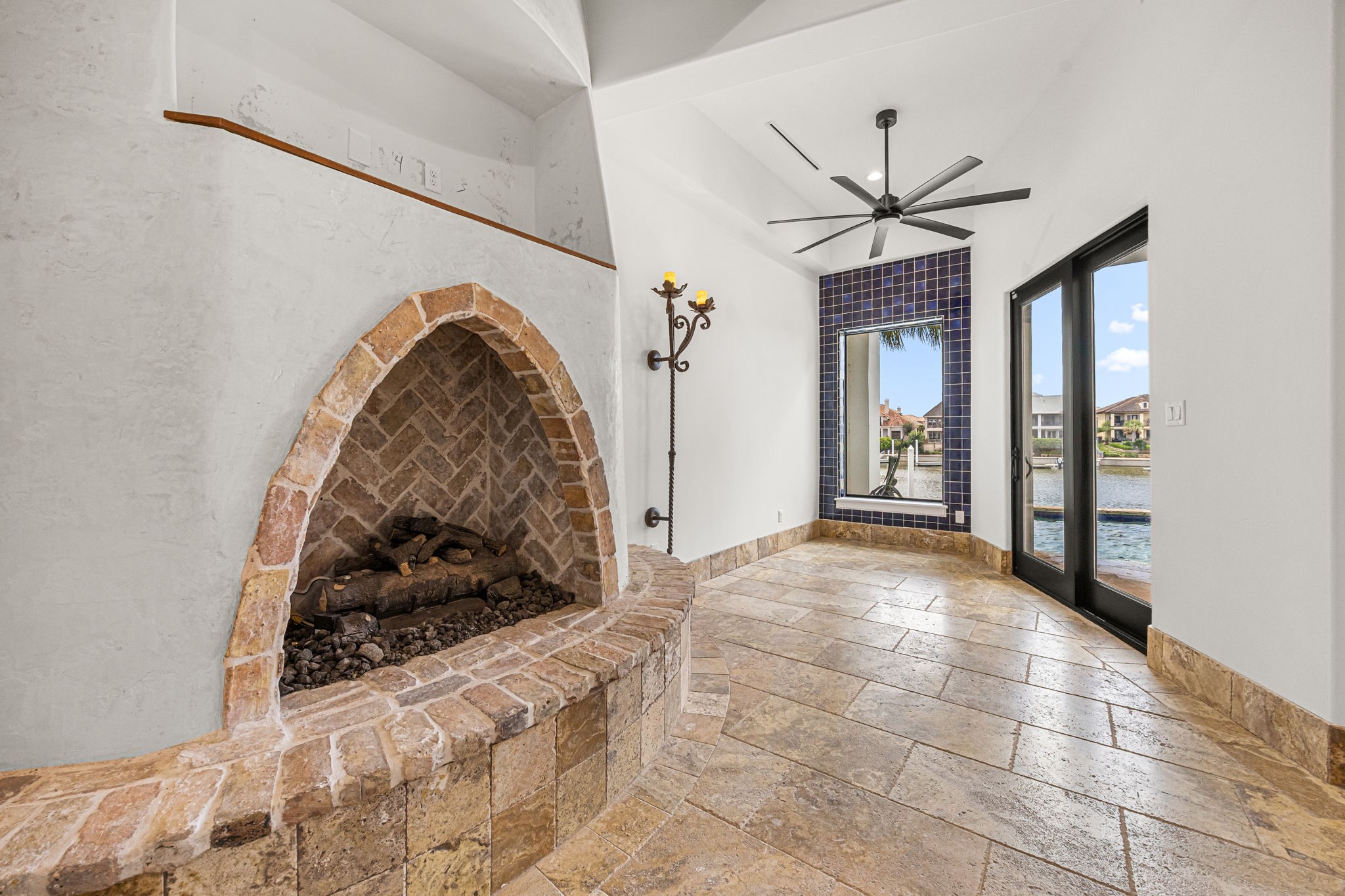 Another view of the breakfast with Spanish tile accents