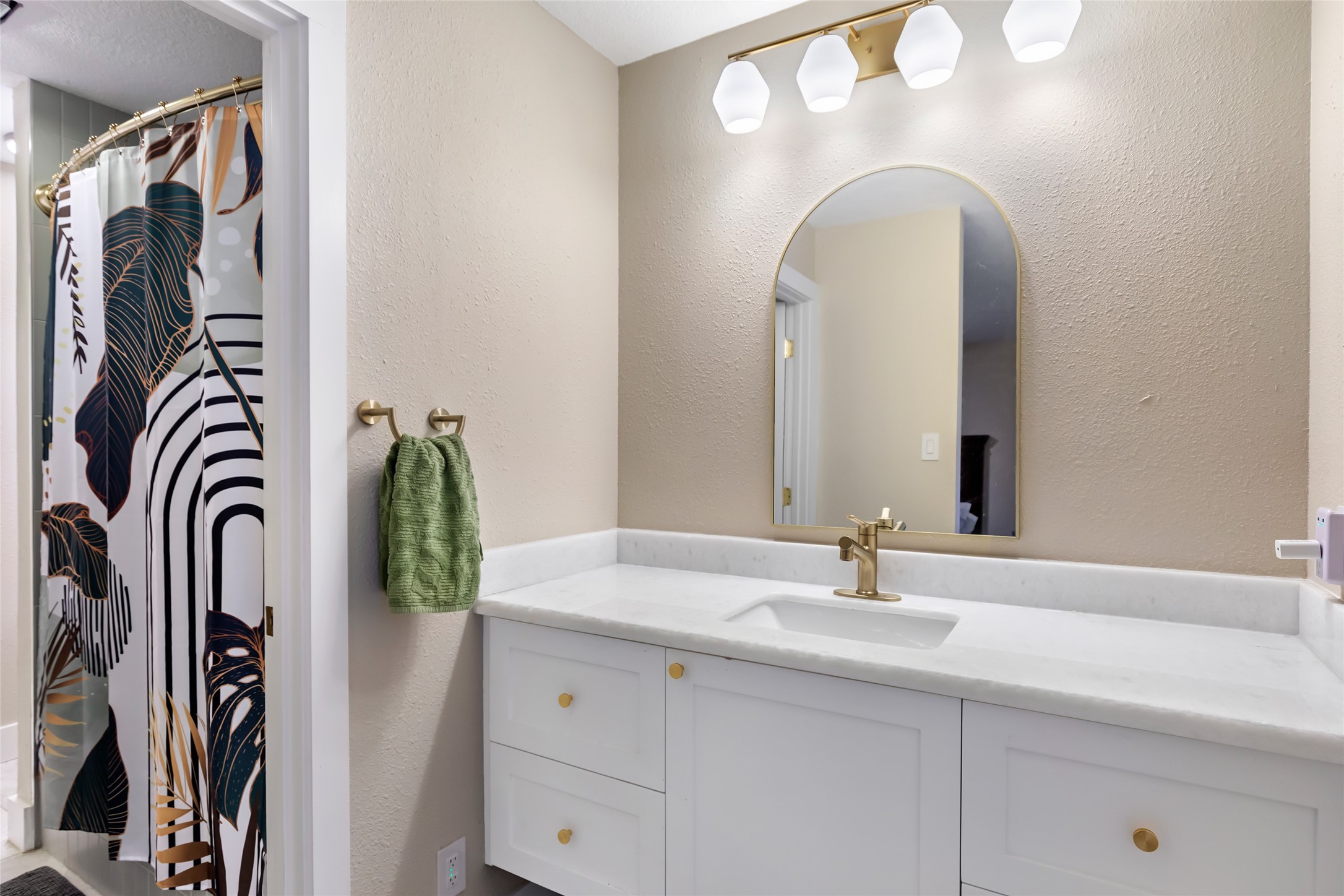 jack and jill bathroom