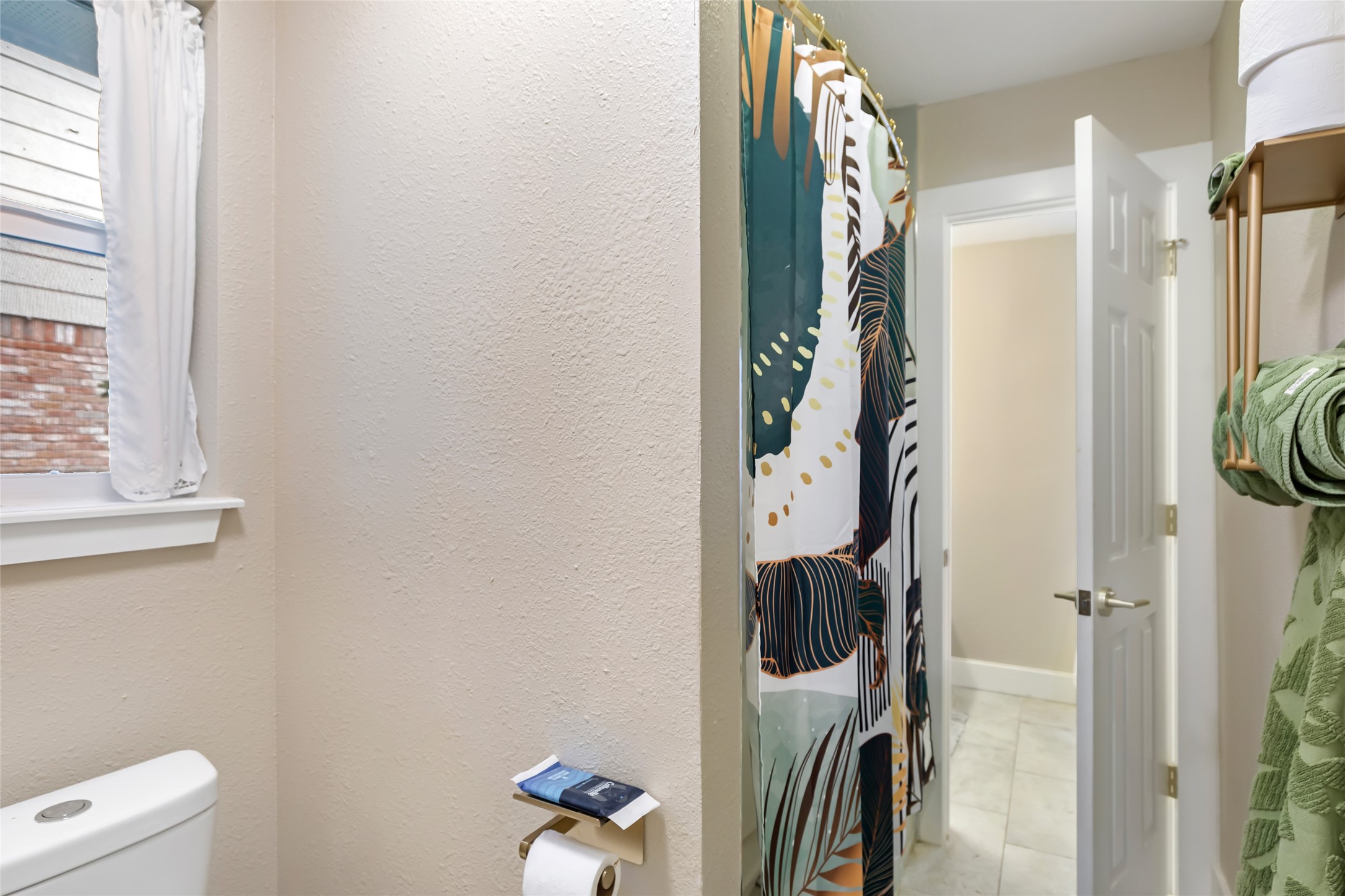 jack and jill bathroom