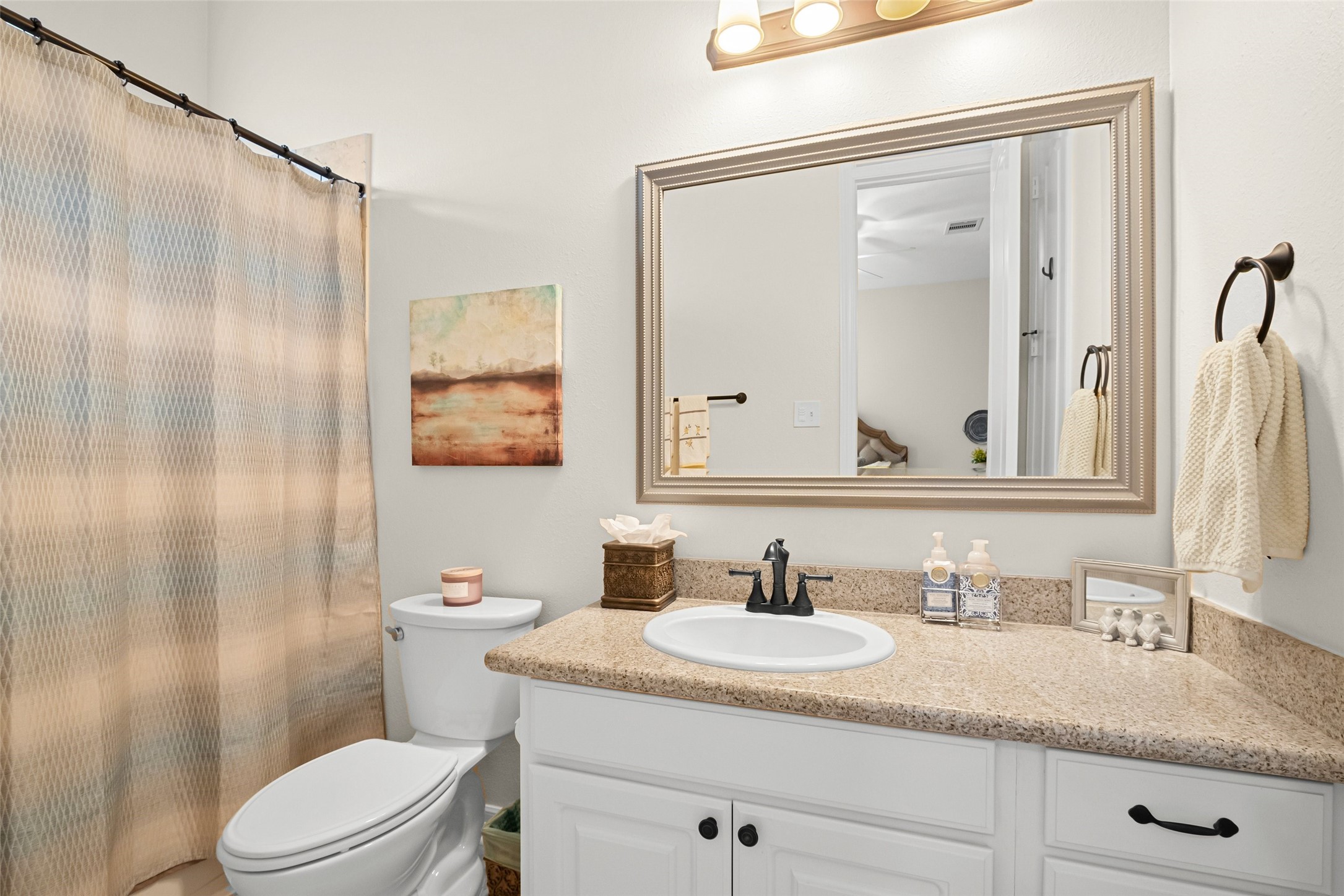 Secondary bedroom en-suite bathroom.