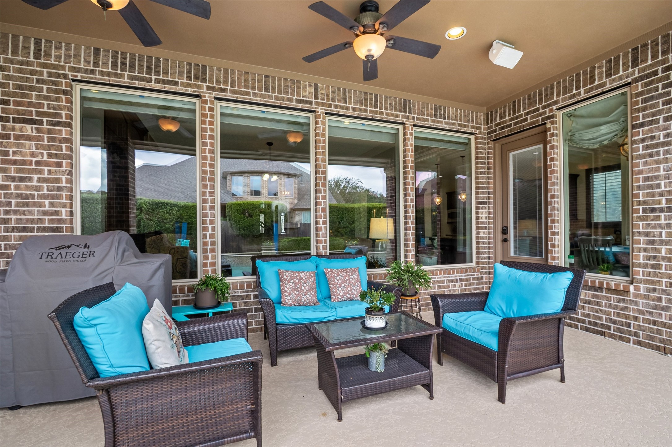 Step outside to this cozy space to enjoy some tv or just to relax.