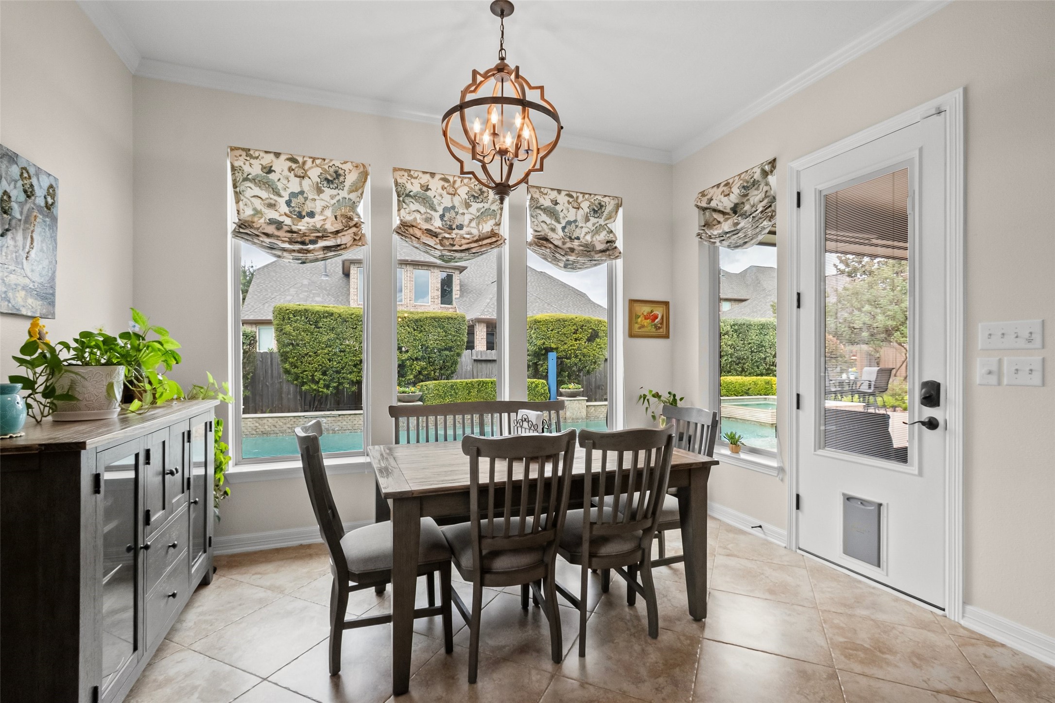 Nice sized breakfast room overlooking the backyard oasis.
