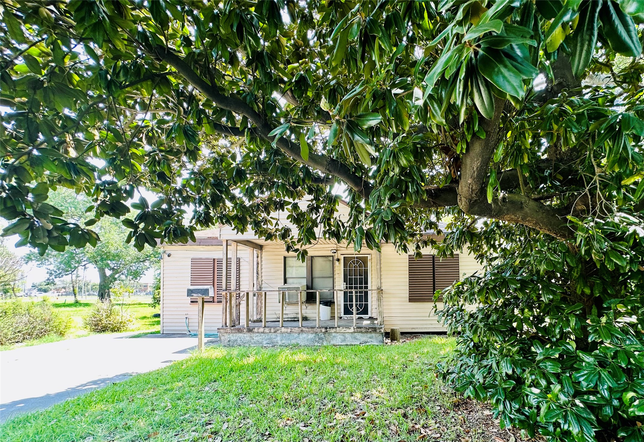 1217 4th Avenue S, Texas City, TX 77590