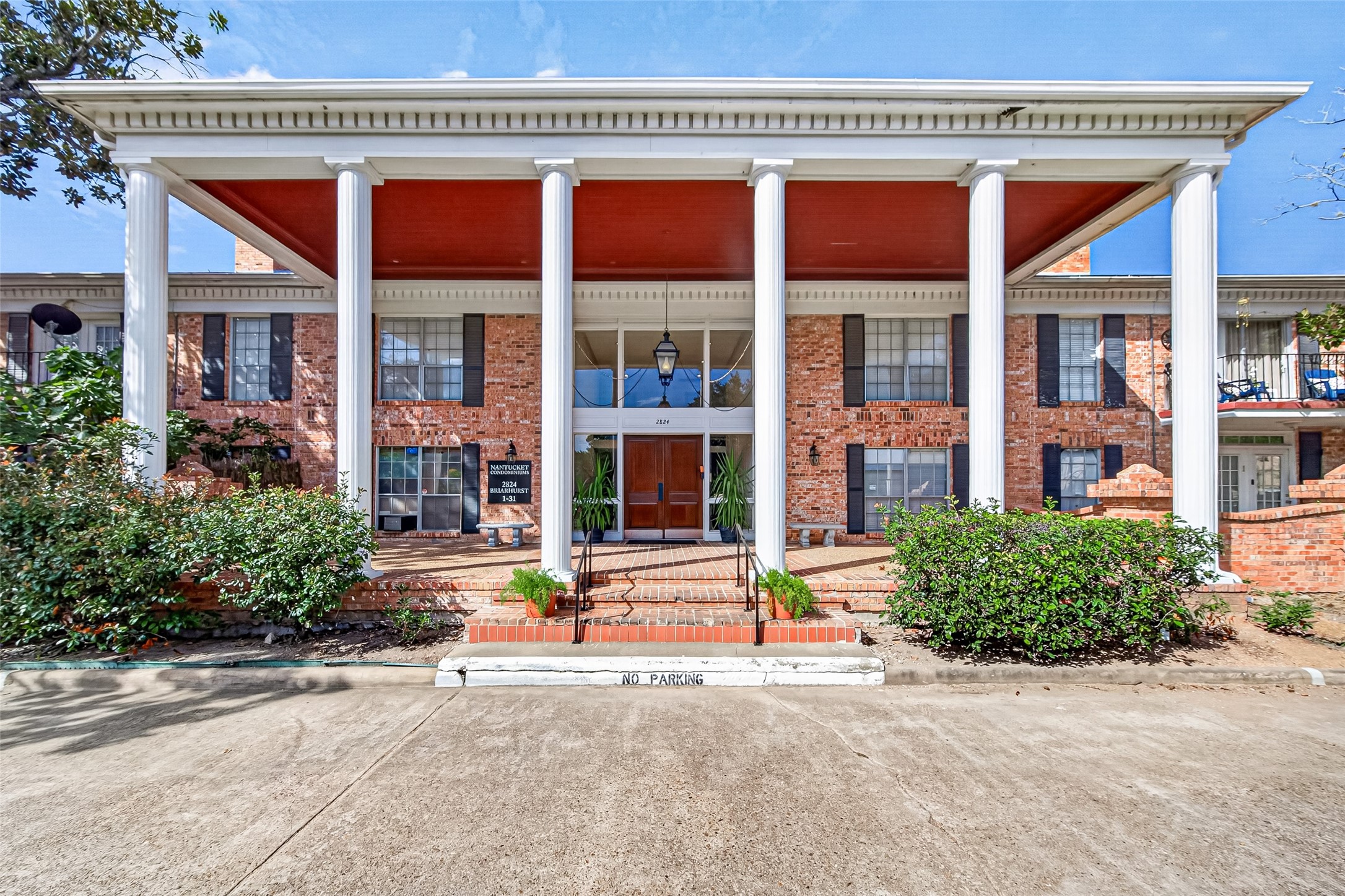 2824 Briarhurst Drive, #27, Houston, TX 77057