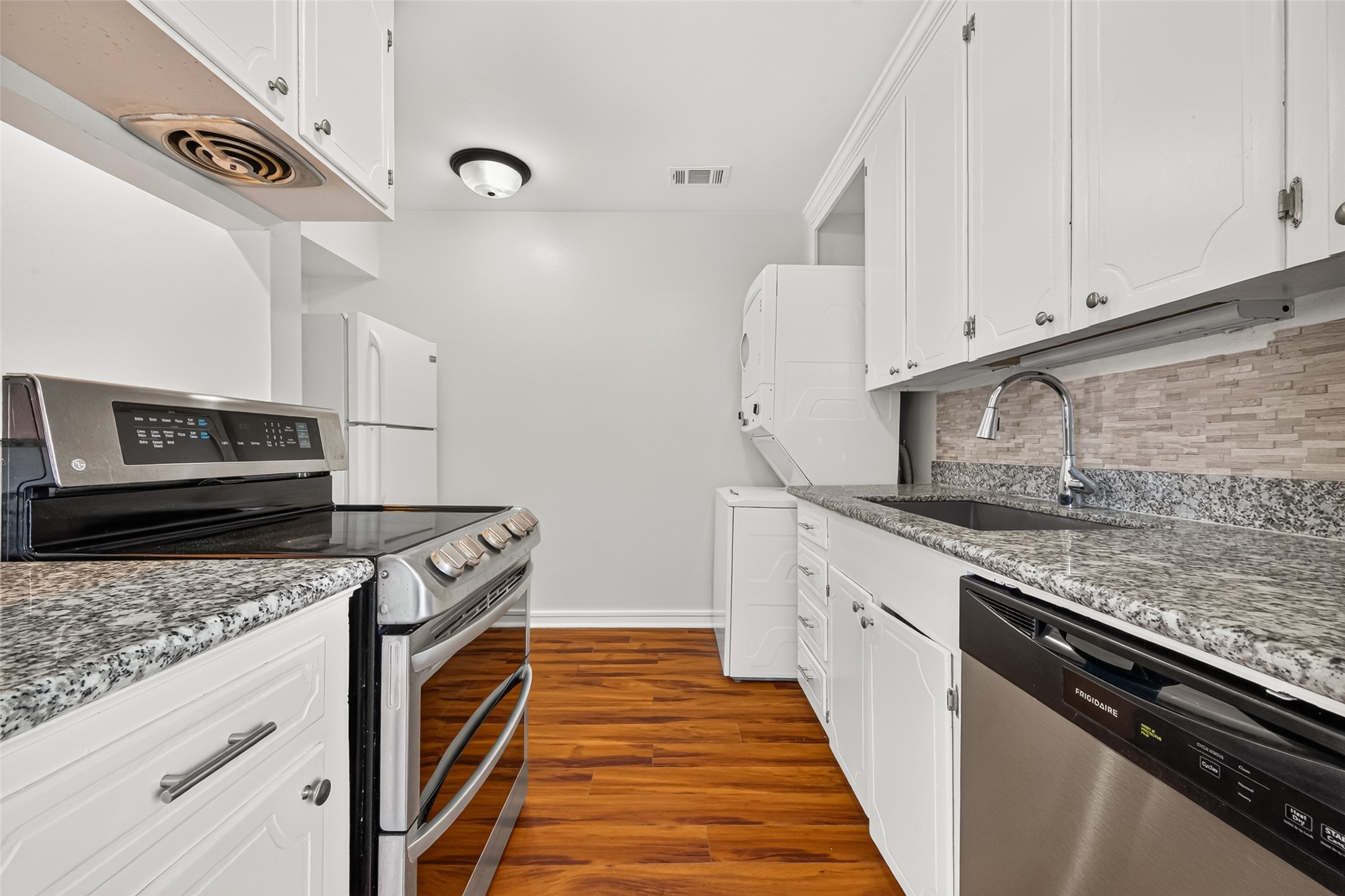 2824 Briarhurst Drive, #27, Houston, TX 77057
