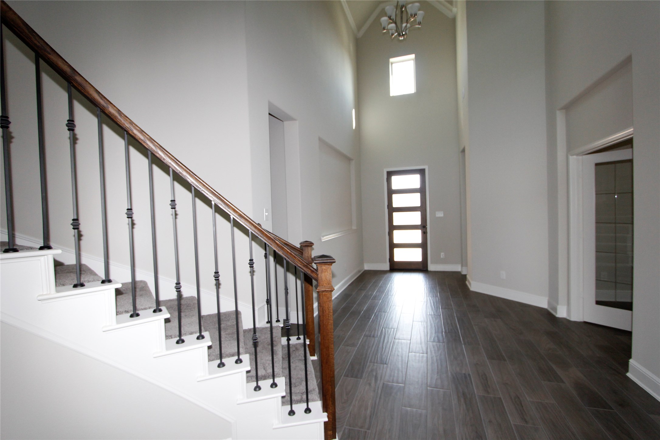 High ceiling and beautiful foyer and distance to the front door High ceiling and beautiful foyer and distance to the front door