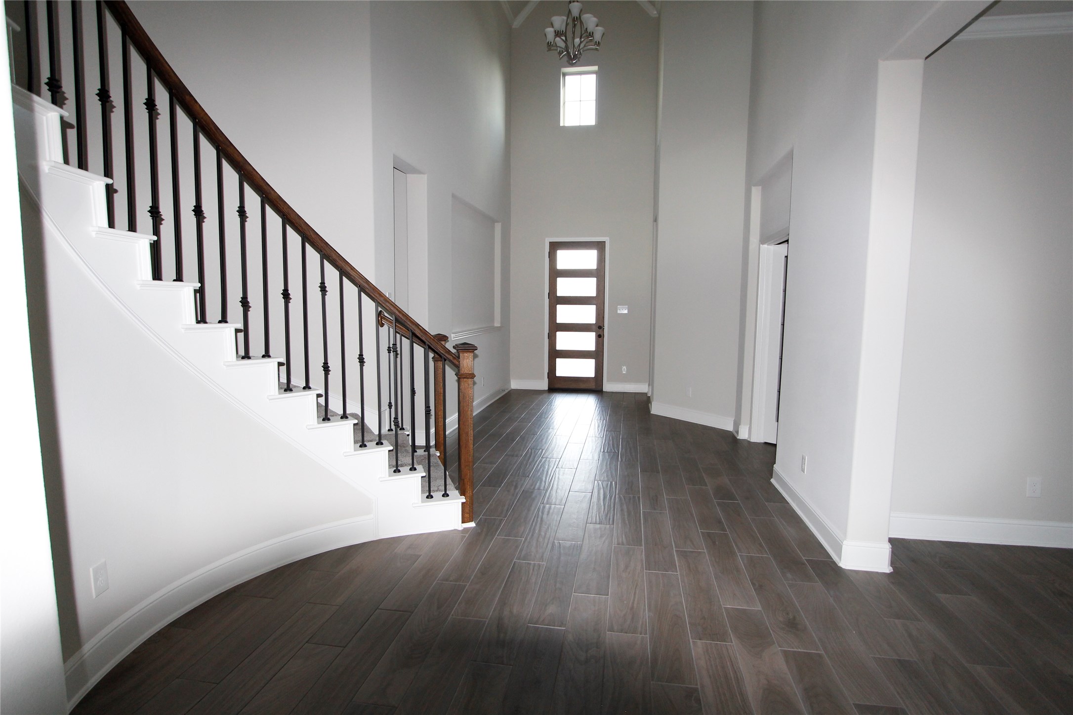 Wao, a good look at the wood looking vinyl flooring