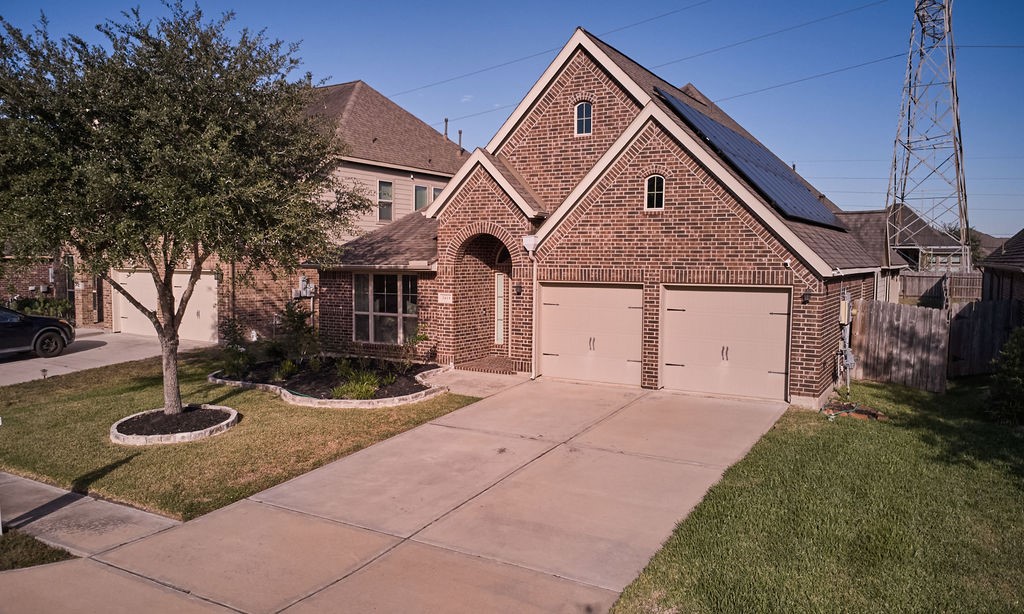 Beautiful Brick Exterior & Welcoming Entry! Beautiful Brick Exterior & Welcoming Entry!