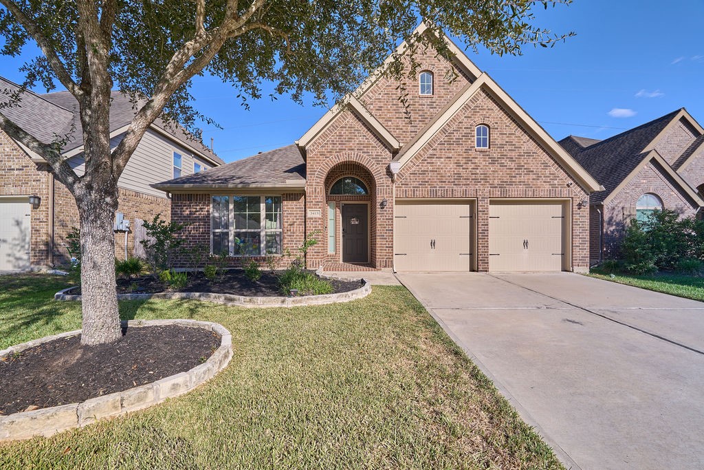 Stunning Perry Home with Timeless Curb Appeal! Stunning Perry Home with Timeless Curb Appeal!