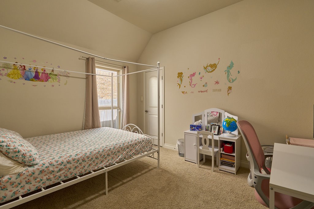 Bright & Welcoming Secondary Bedroom!