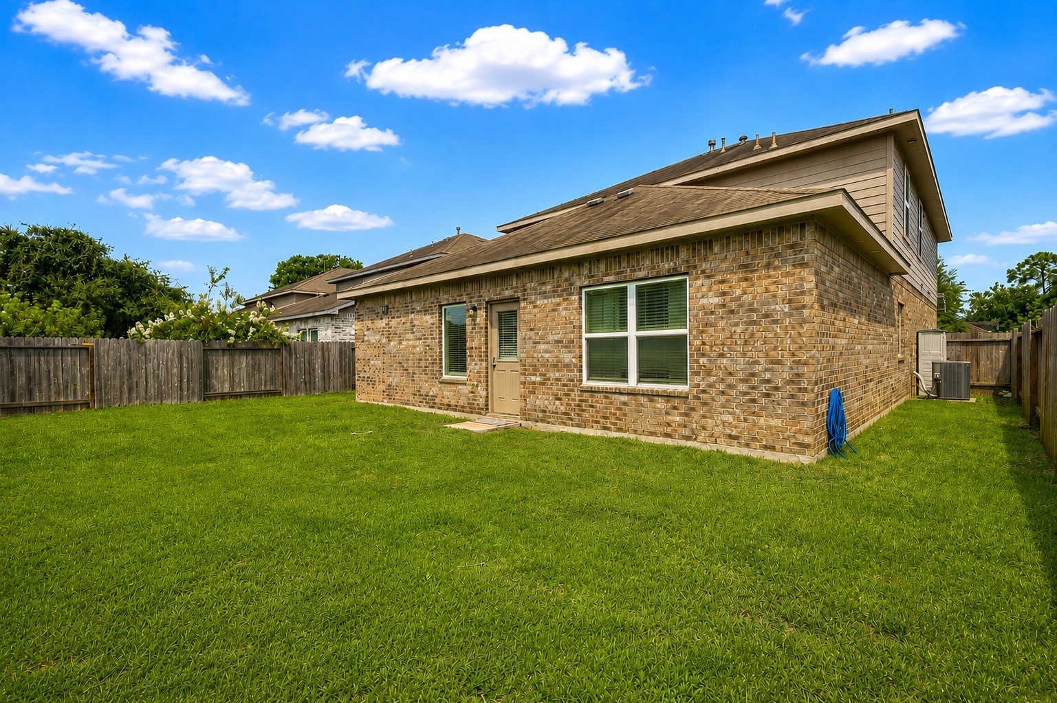 11012 32nd Avenue N, Texas City, TX 77591