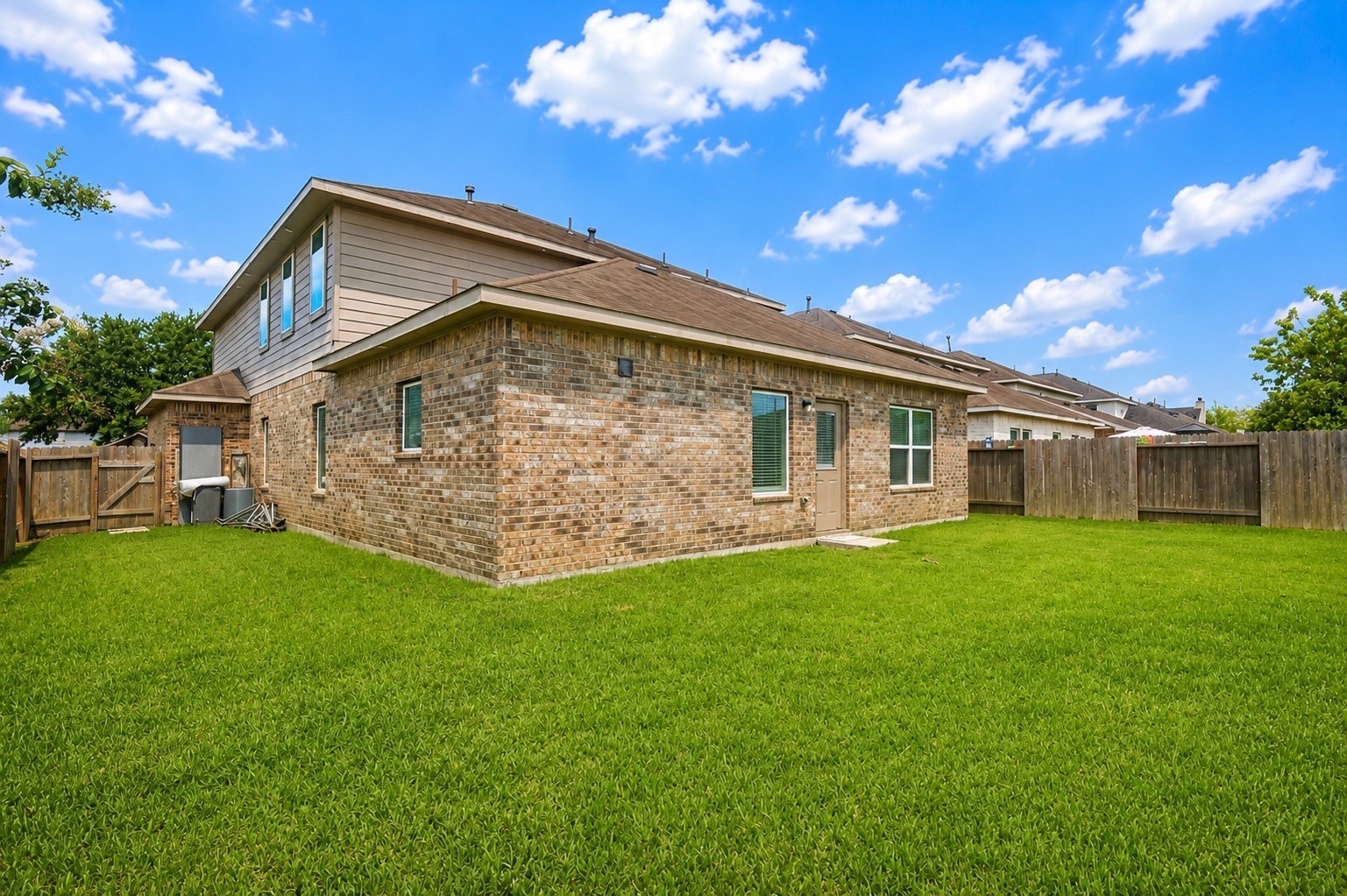 11012 32nd Avenue N, Texas City, TX 77591