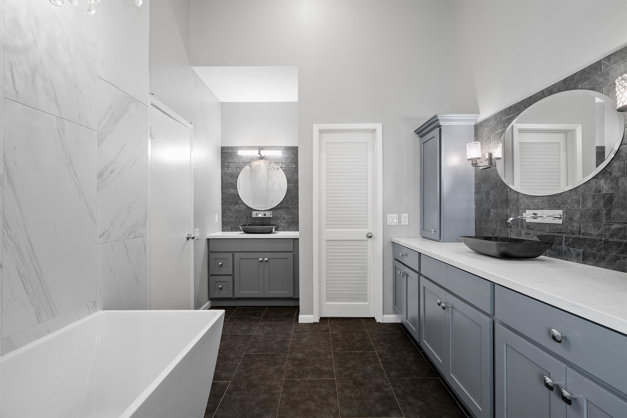 Double vanity sink layout.