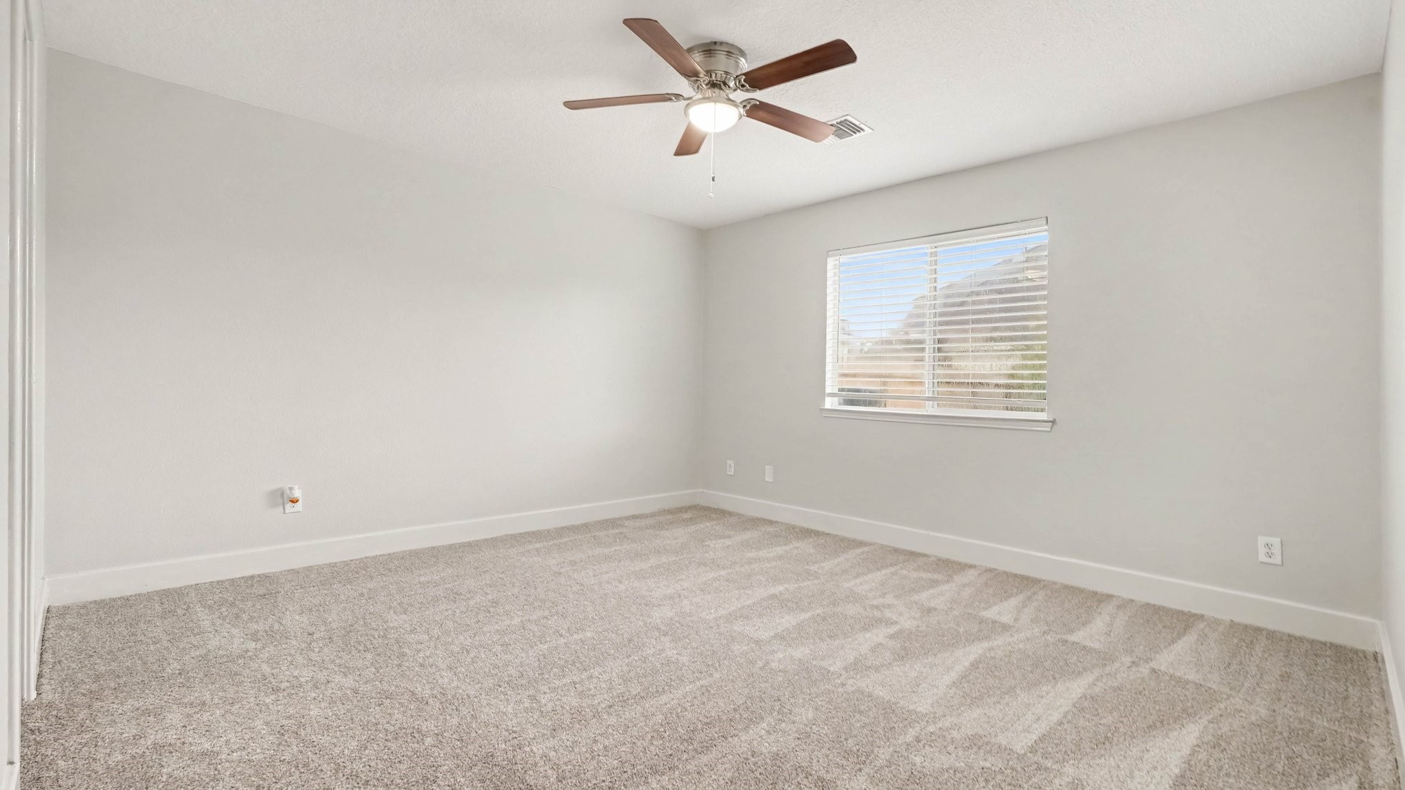 260 Rolling Brook Drive, Dickinson, TX 77539