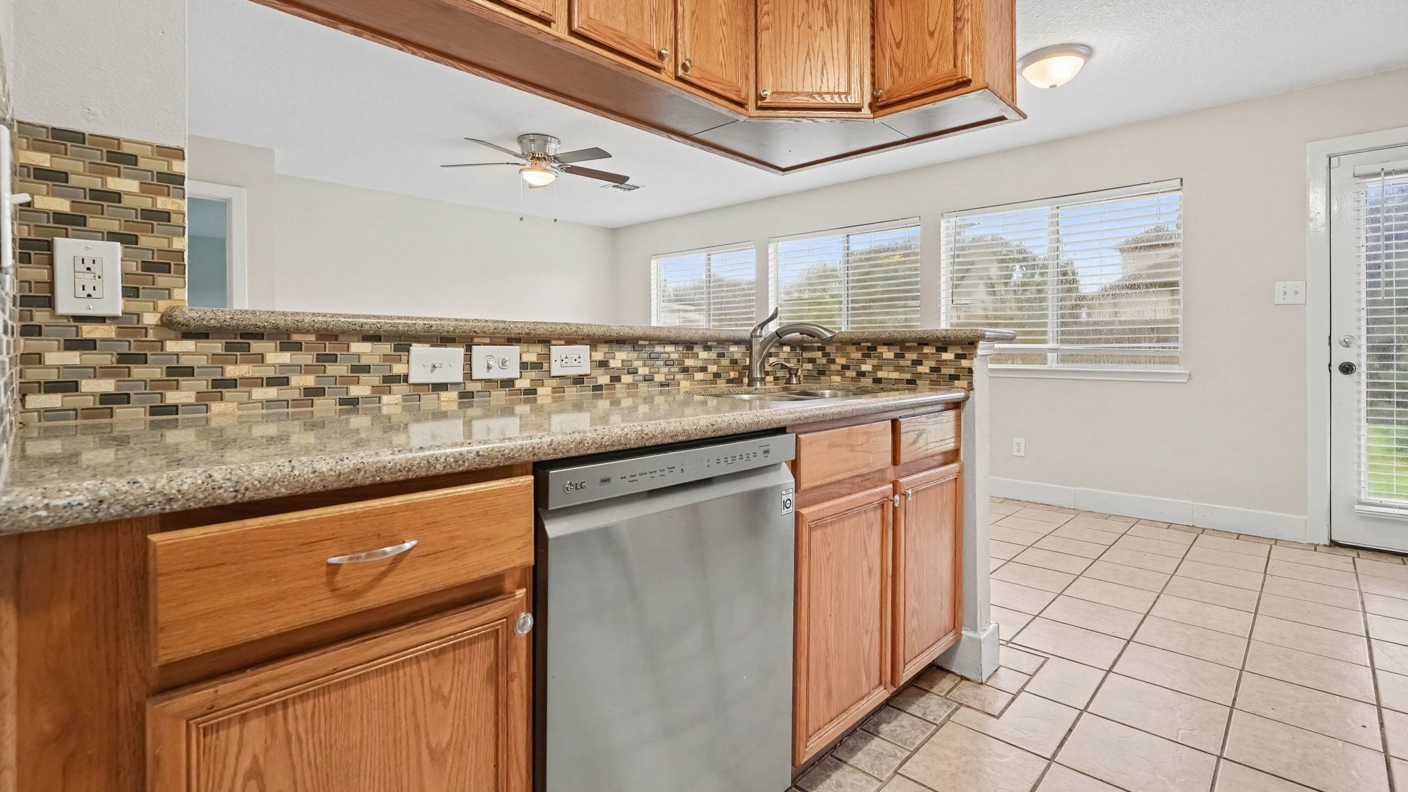 260 Rolling Brook Drive, Dickinson, TX 77539