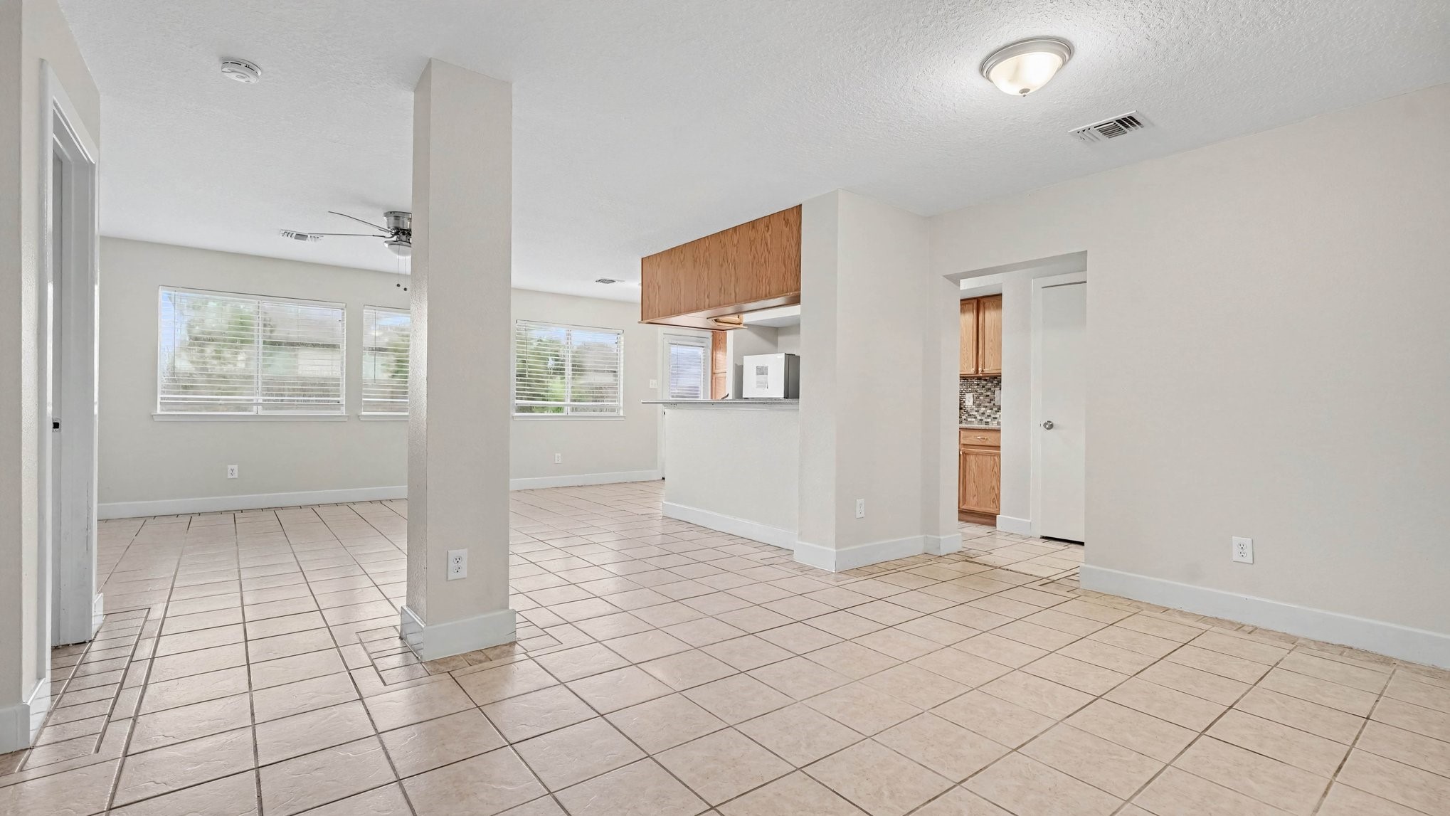 260 Rolling Brook Drive, Dickinson, TX 77539