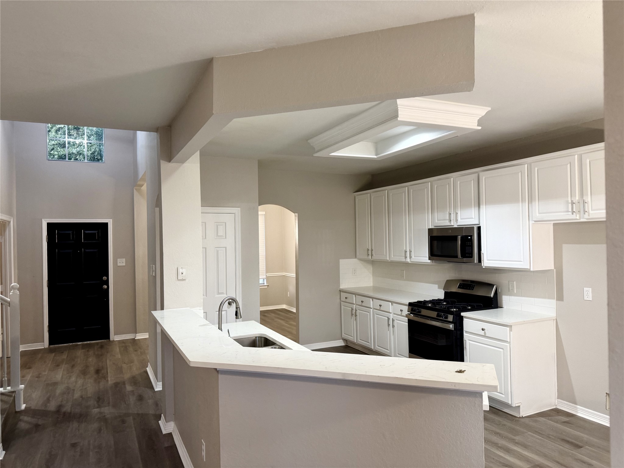 Kitchen with Gas Range & Mini-Breakfast Bar