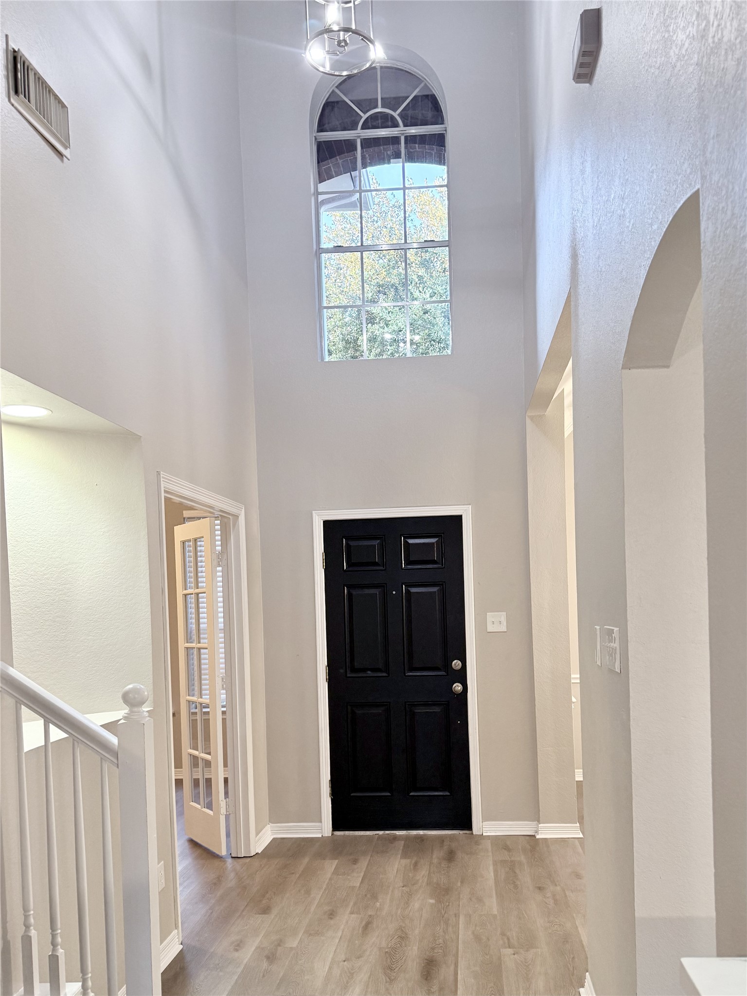 Gand Foyer with Art Nook