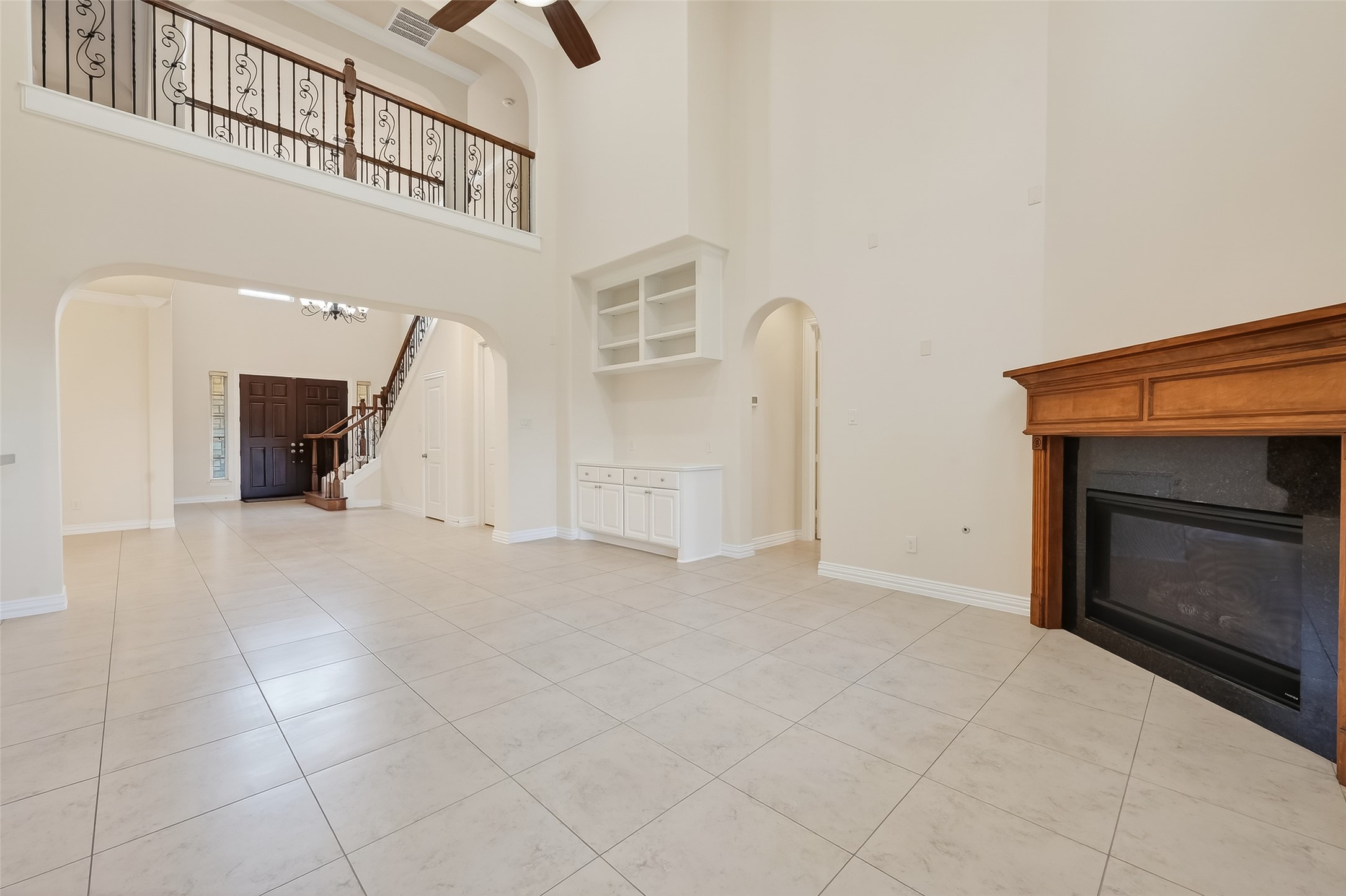 Main Living Room offers a gas log fireplace.