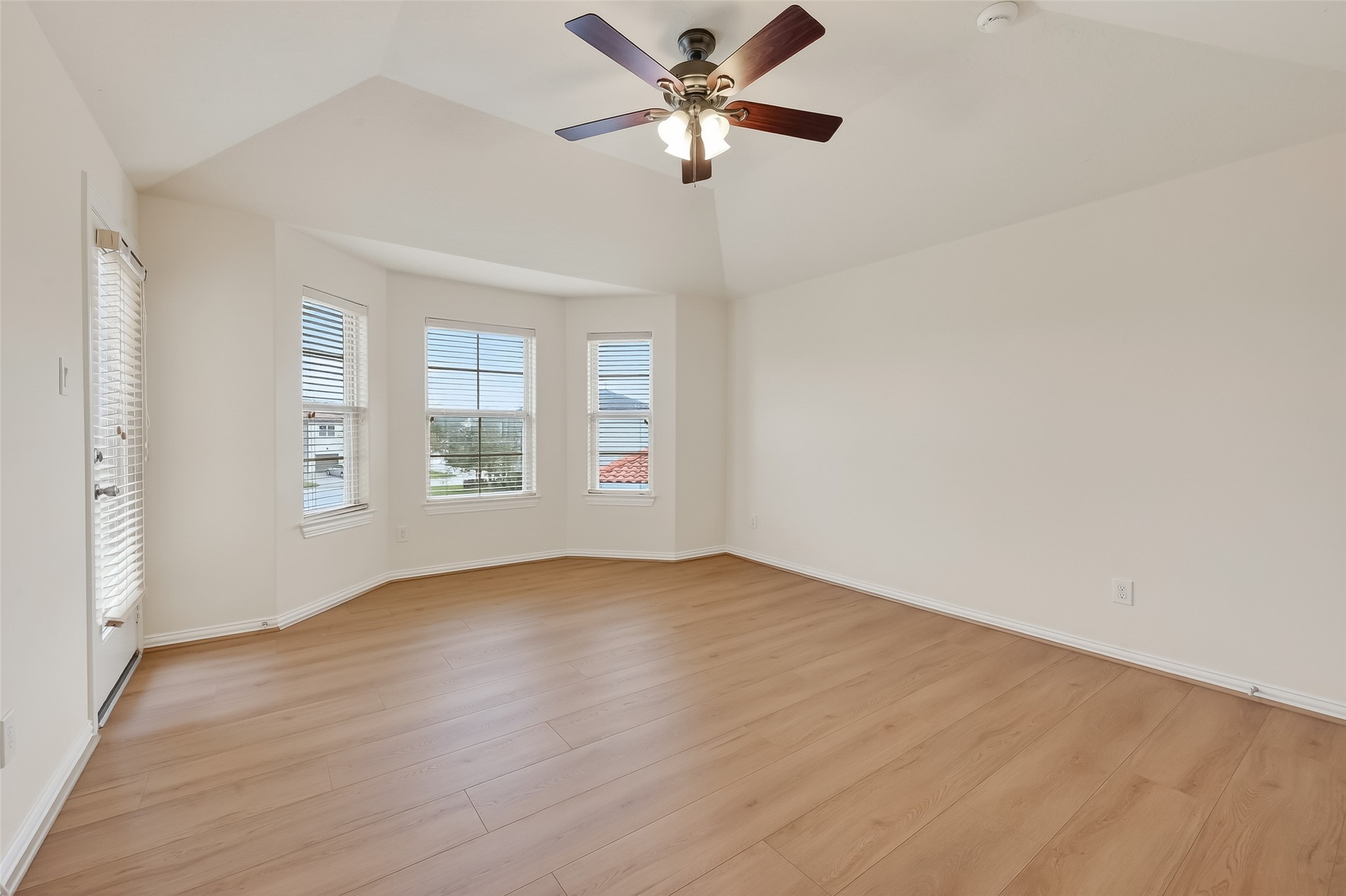 Secondary 1st Bedroom offers high ceilings, new paint and flooring all throughout. Great Views of the front yard with access to the front balcony.