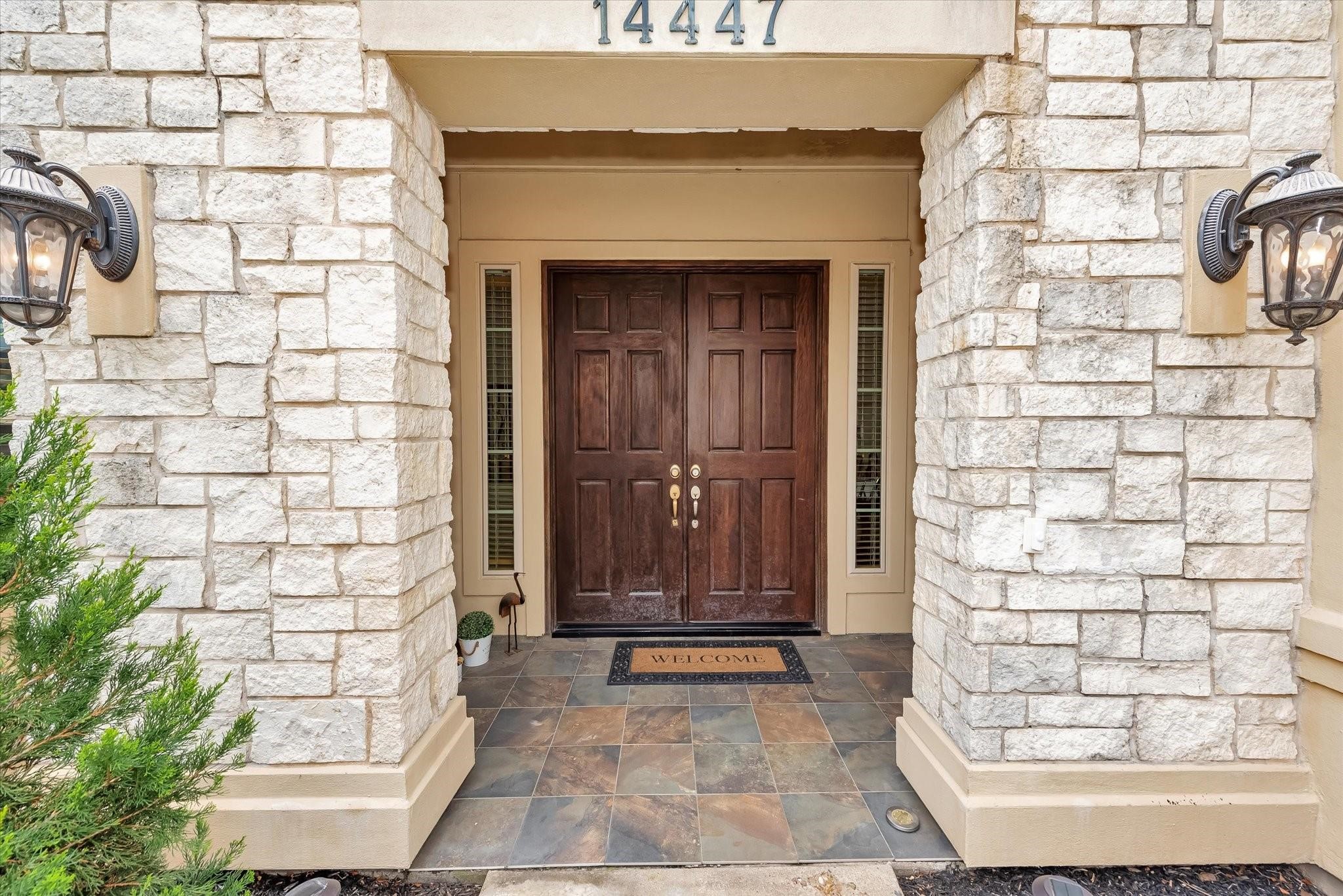Welcome to 14447 Kingston Cove.