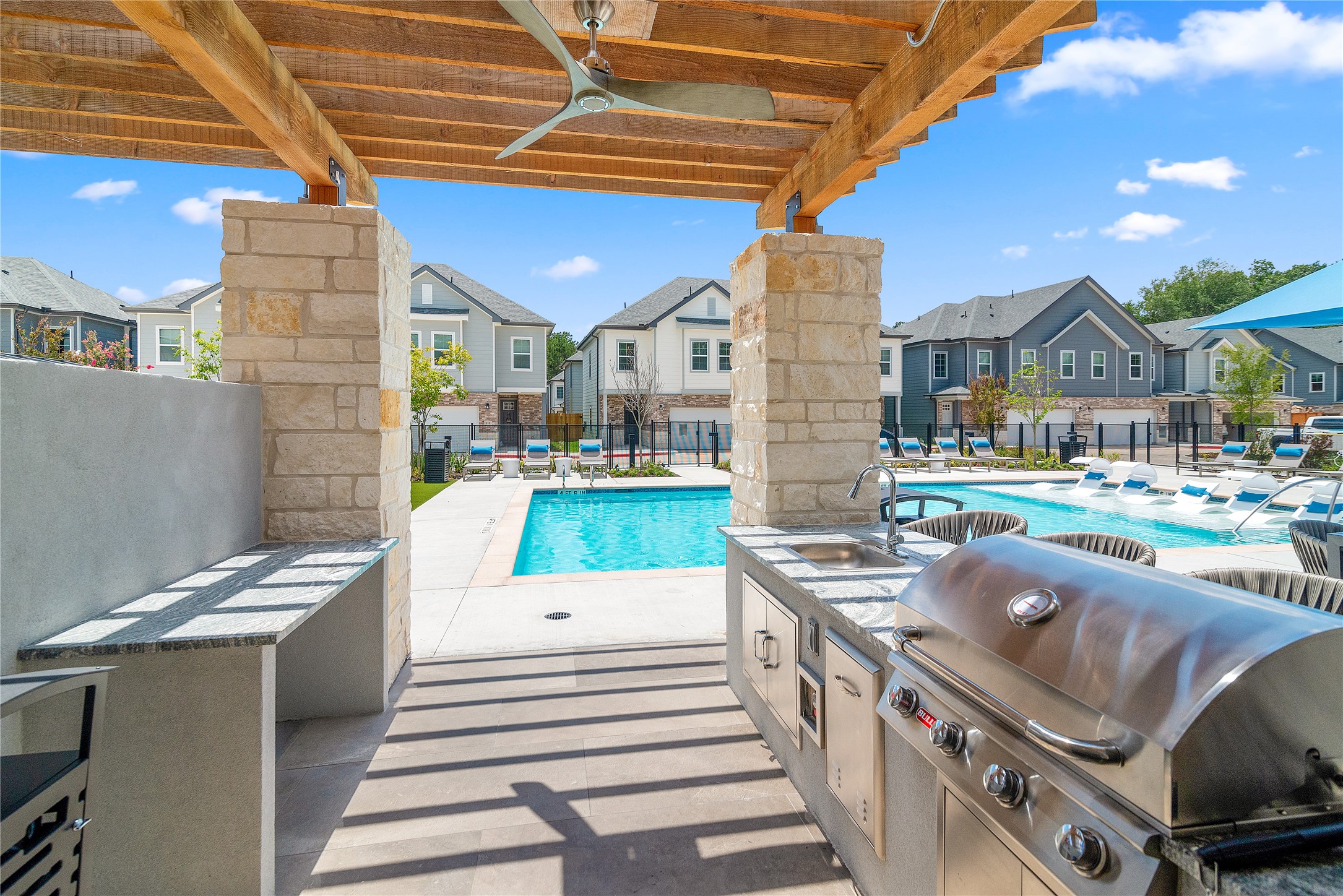 28325-301 Birnham Woods Drive, Spring, TX 77386