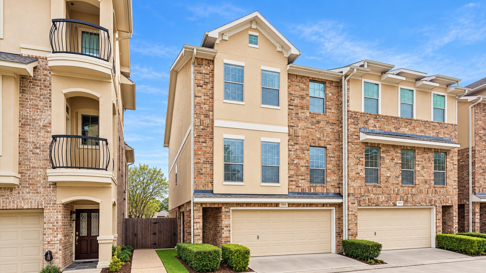 Welcome home. This beautiful end unit is located in a gated community waiting for their new owner!
