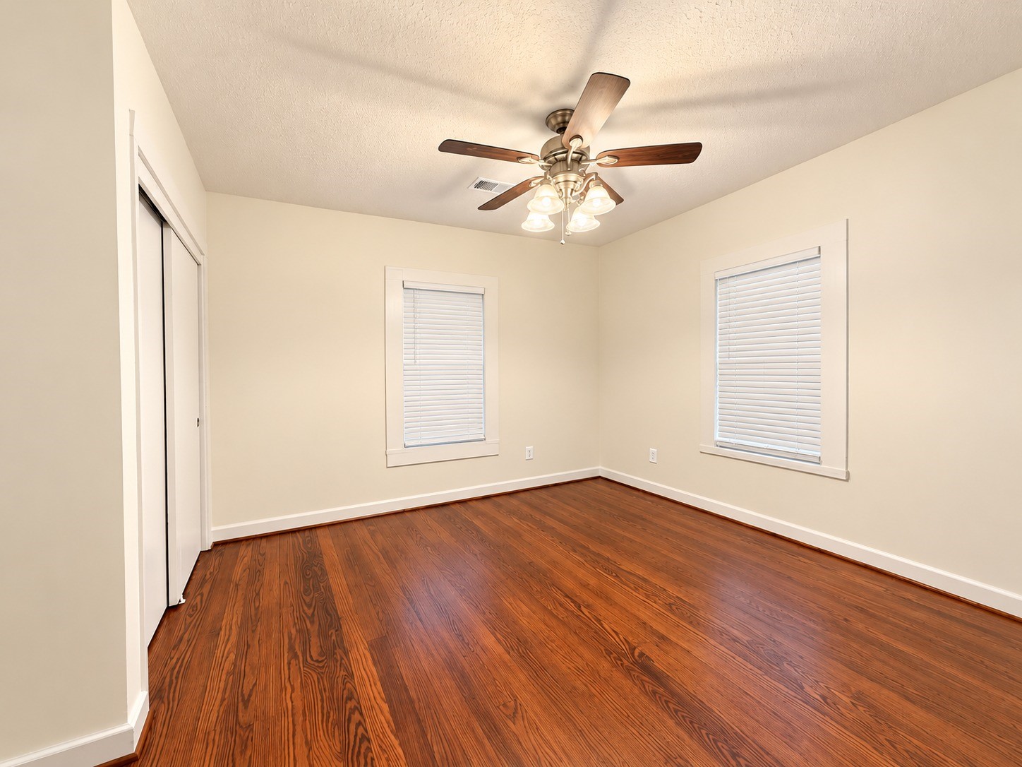 317 E Locust Street, Angleton, TX 77515
