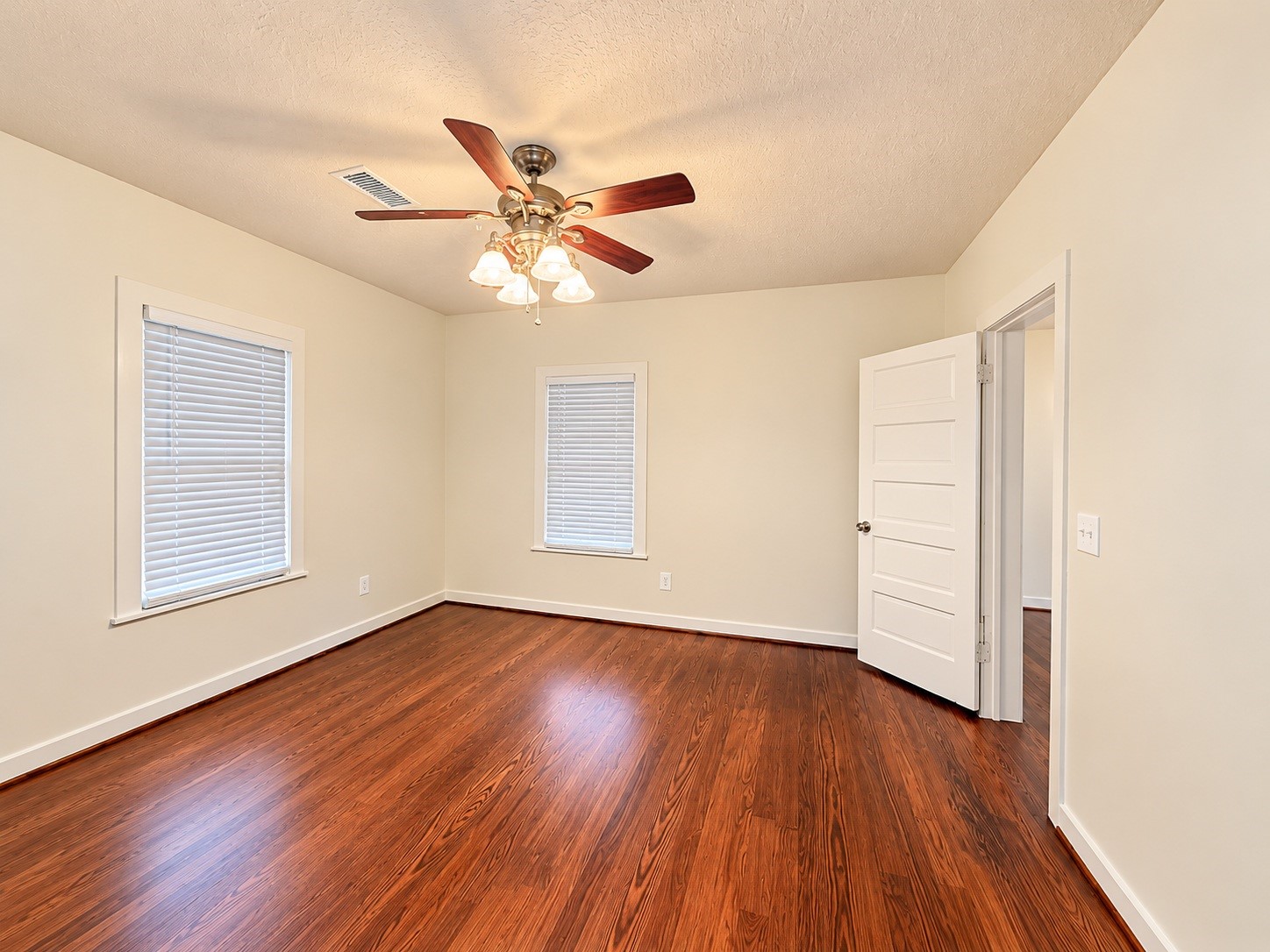 317 E Locust Street, Angleton, TX 77515