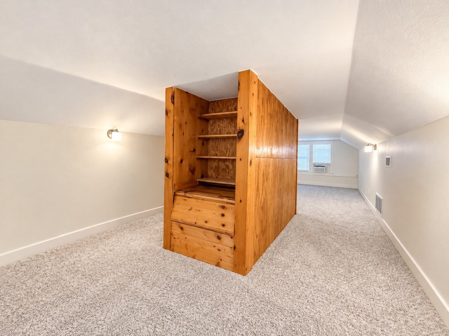 317 E Locust Street, Angleton, TX 77515