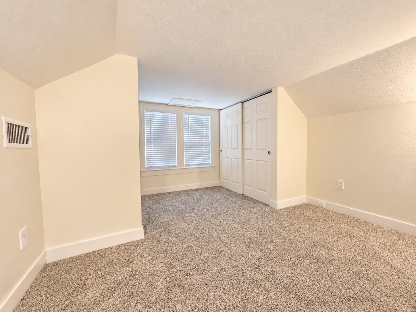 317 E Locust Street, Angleton, TX 77515