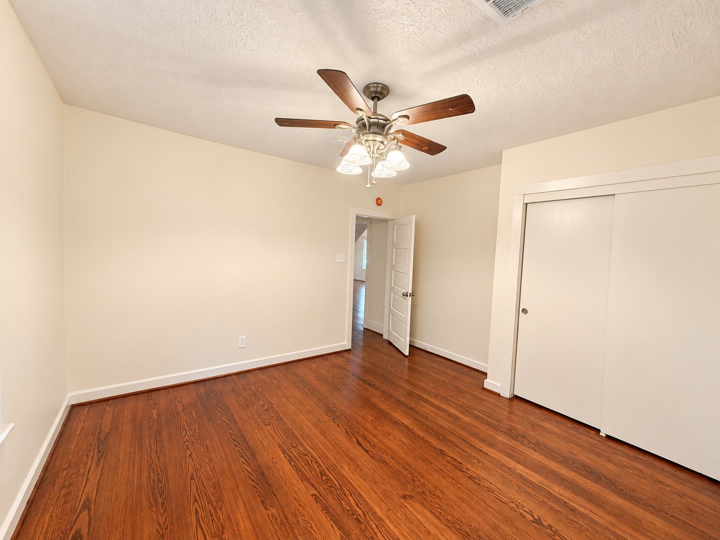 317 E Locust Street, Angleton, TX 77515