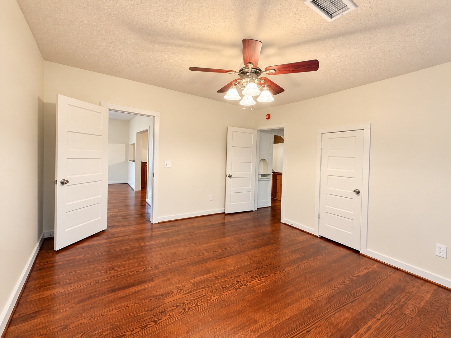 317 E Locust Street, Angleton, TX 77515
