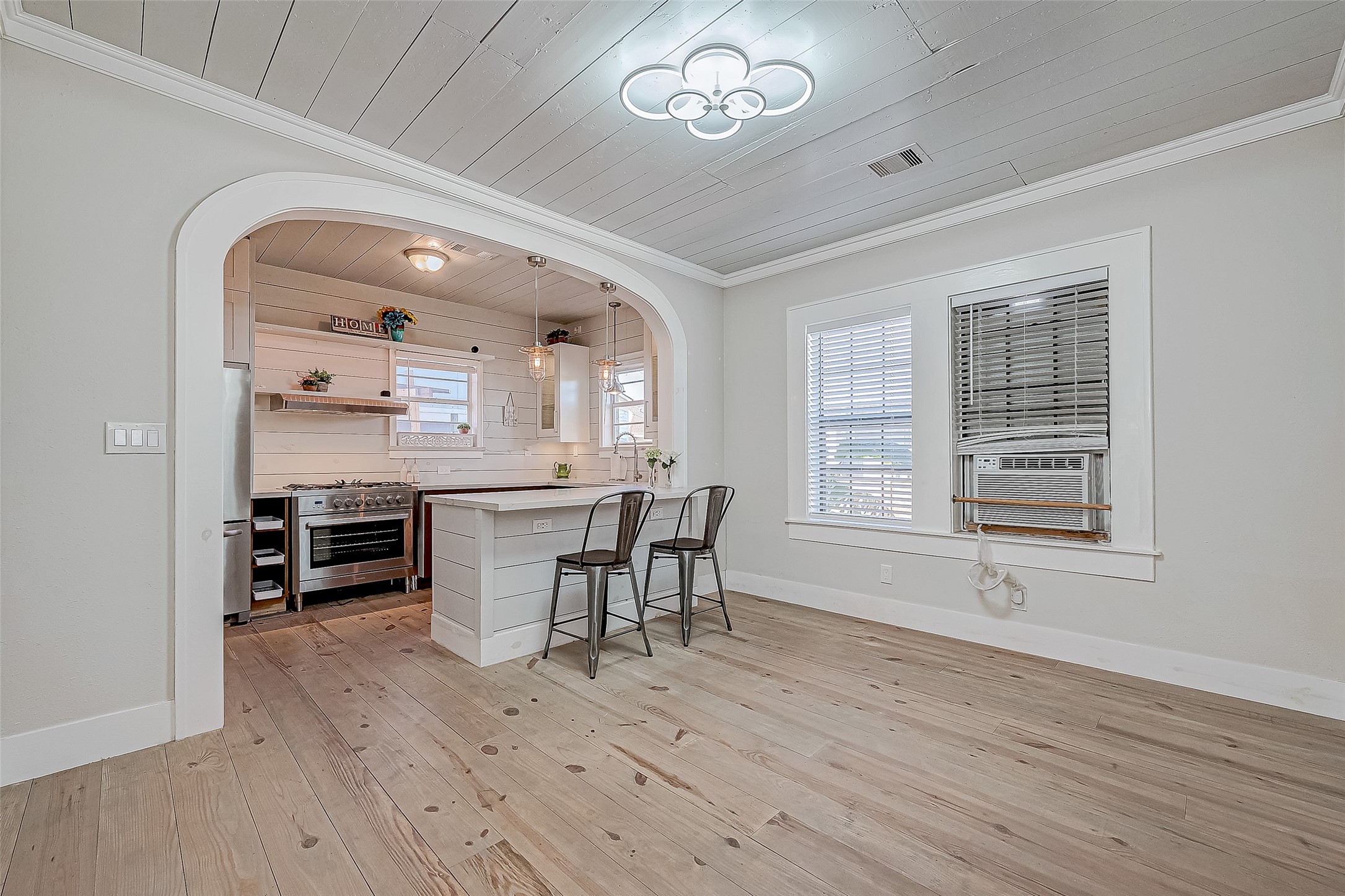 2415 31st Street, Galveston, TX 77550