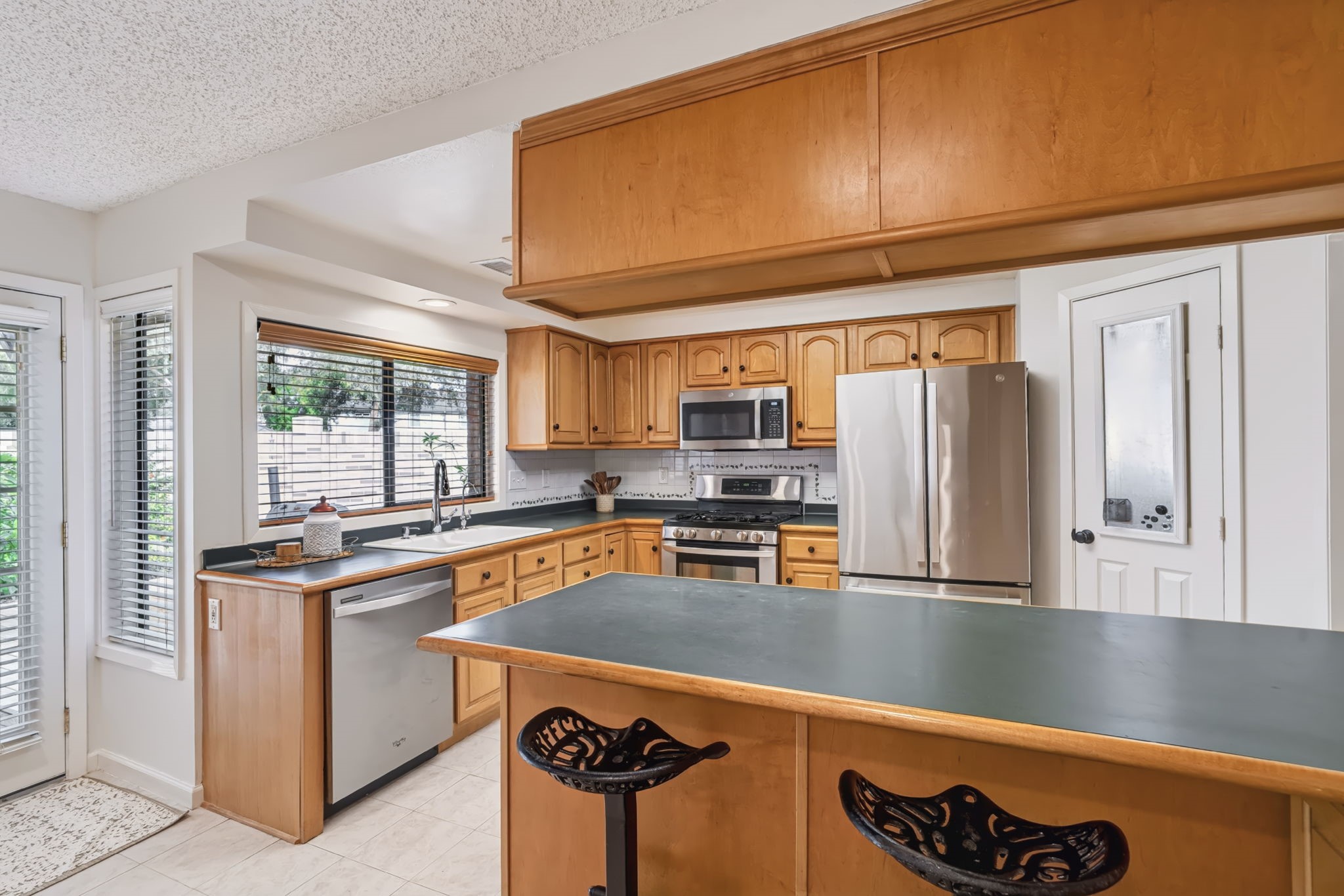 The breakfast bar is perfect for casual meals, enjoying your morning coffee, or providing a convenient spot for after-school homework.