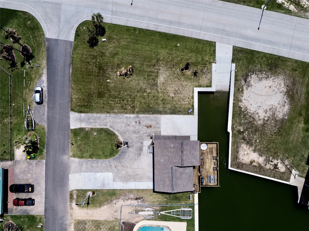 303 Tahiti Road, Tiki Island, TX 77554