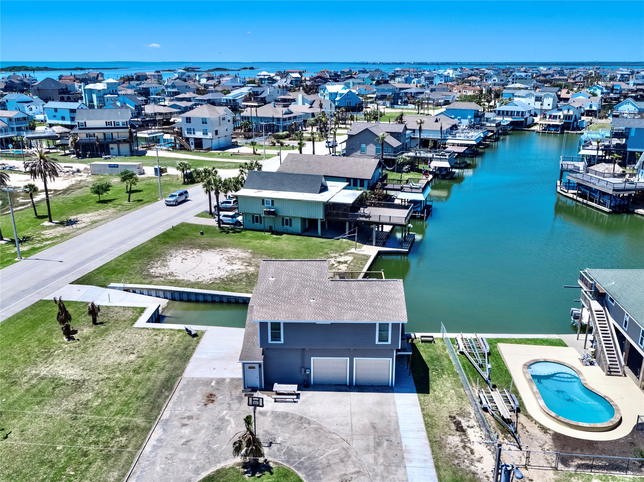 303 Tahiti Road, Tiki Island, TX 77554
